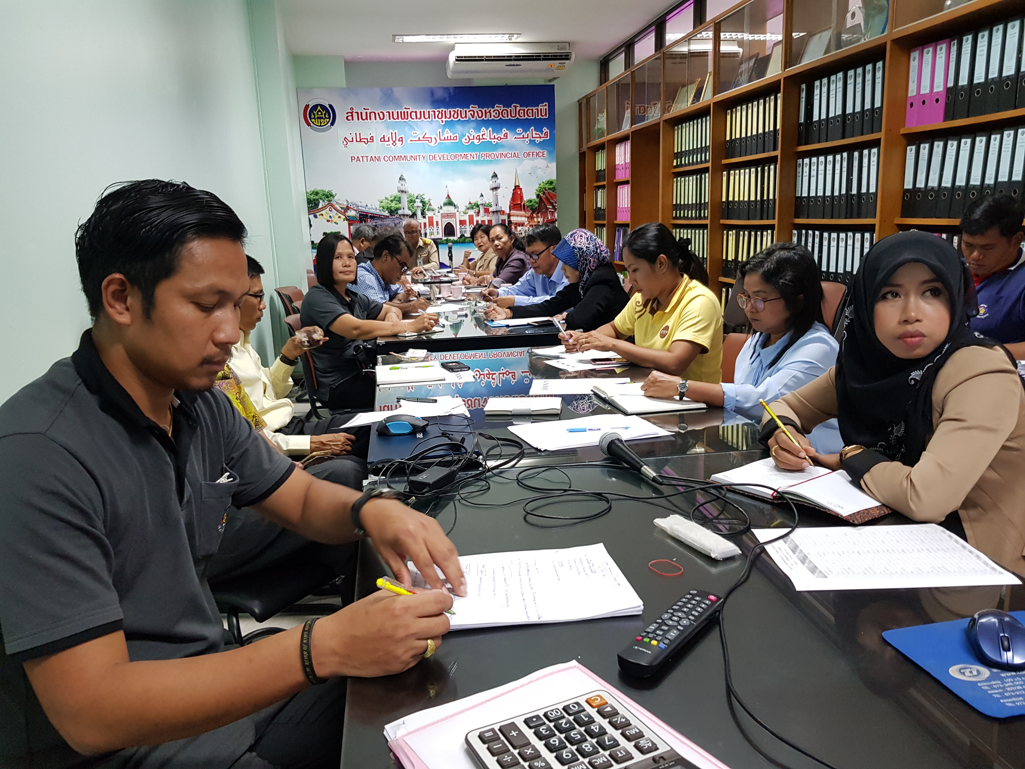 รับฟังการประชุมทางไกลจากกรมการพัฒนาชุมชนผ่านระบบวีดีโอคอนเฟอร์เรนซ์
