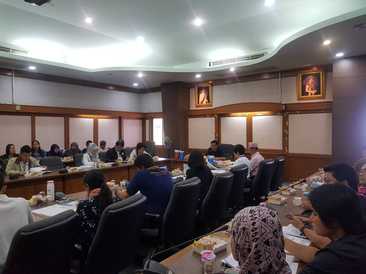 ปัตตานี : ประชุมคณะกรรมการประสานและขับเคลื่อนนโยบายสานพลังประชารัฐ