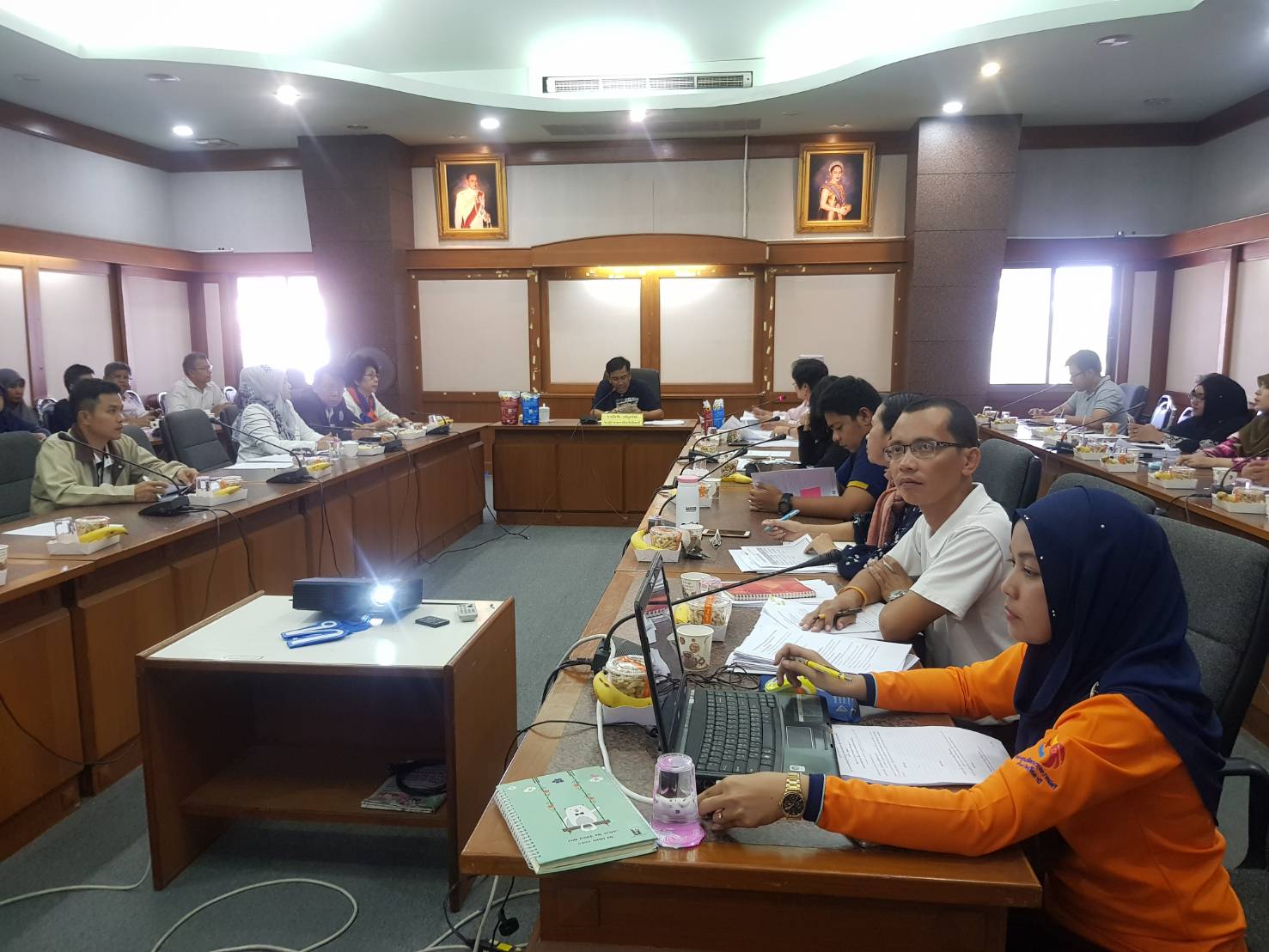 ปัตตานี : ประชุมคณะกรรมการประสานและขับเคลื่อนนโยบายสานพลังประชารัฐ