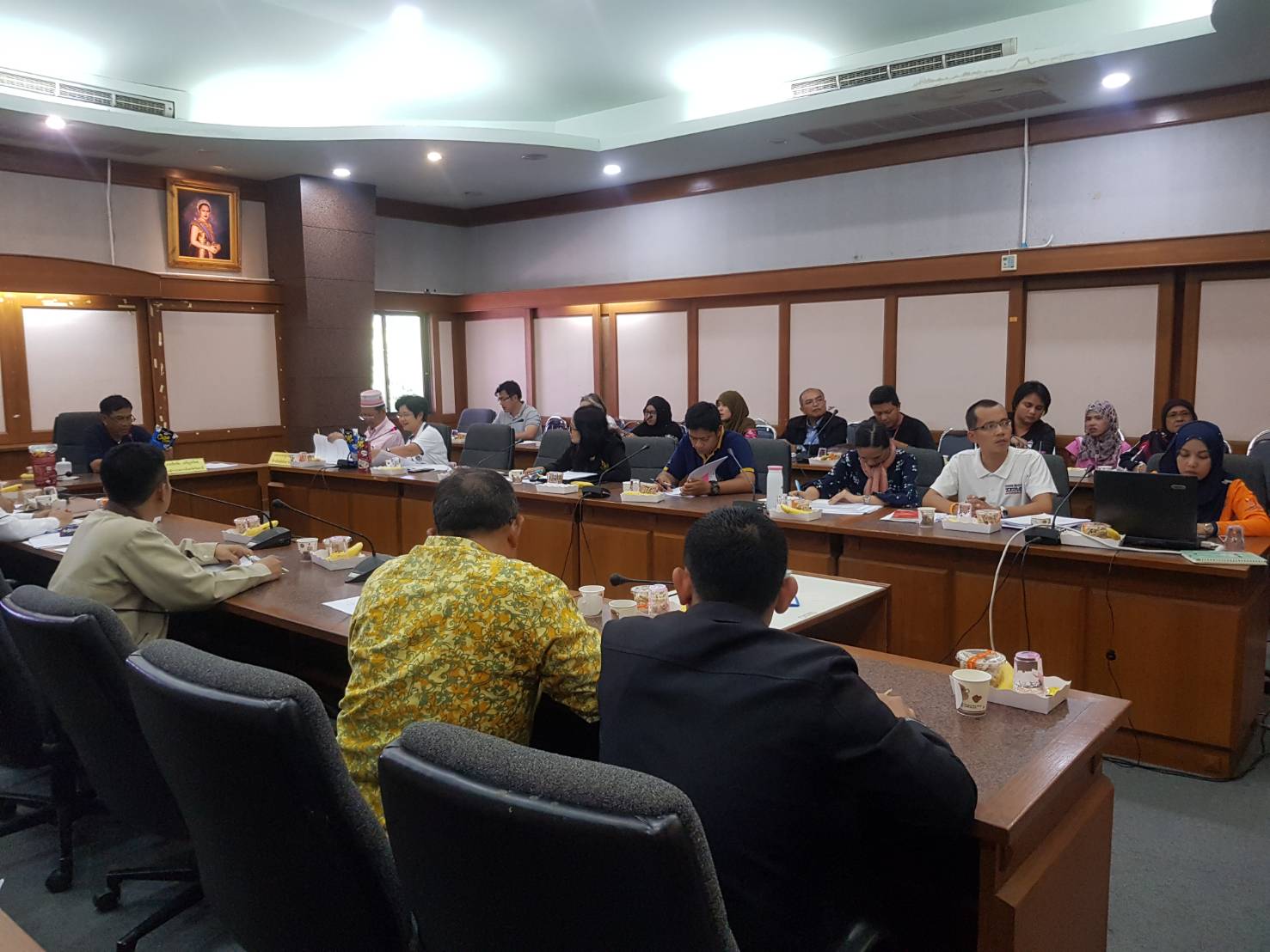 ปัตตานี : ประชุมคณะกรรมการประสานและขับเคลื่อนนโยบายสานพลังประชารัฐ