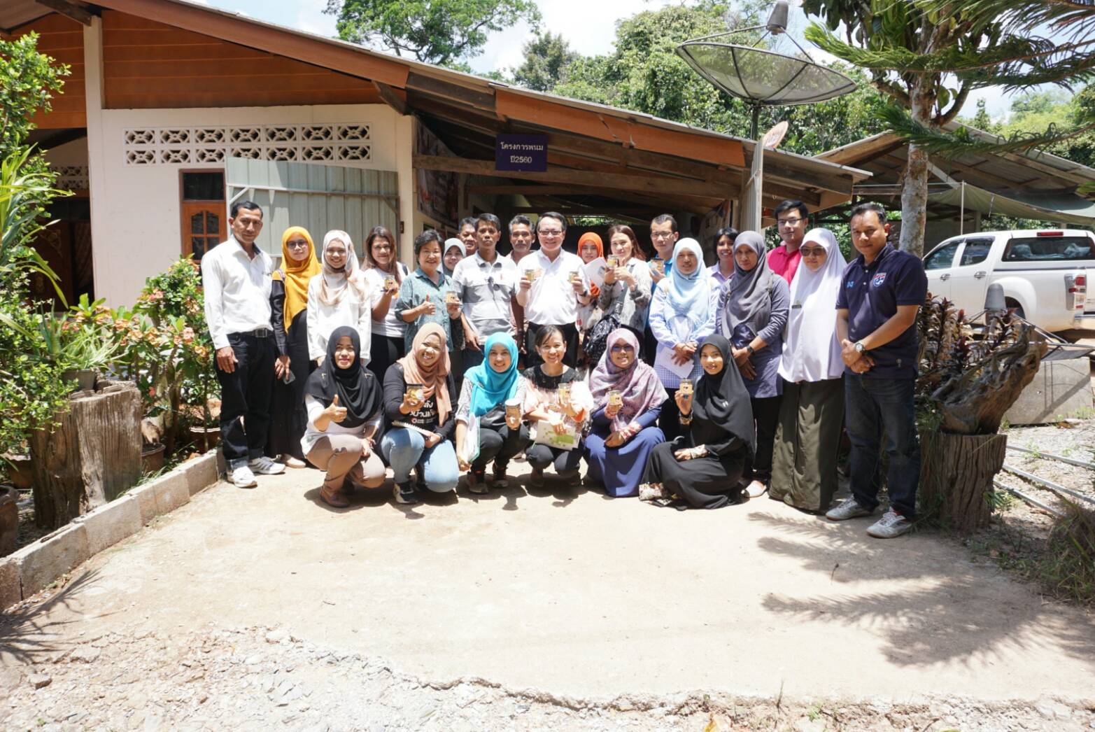 พช.ปัตตานี ร่วมกับ บริษัทประชารัฐรักสามัคคีปัตตานี (วิสาหกิจเพื่อสังคม) จำกัด  ลงพื้นที่ อ.ยะรัง และ อ.ทุ่งยางแดง