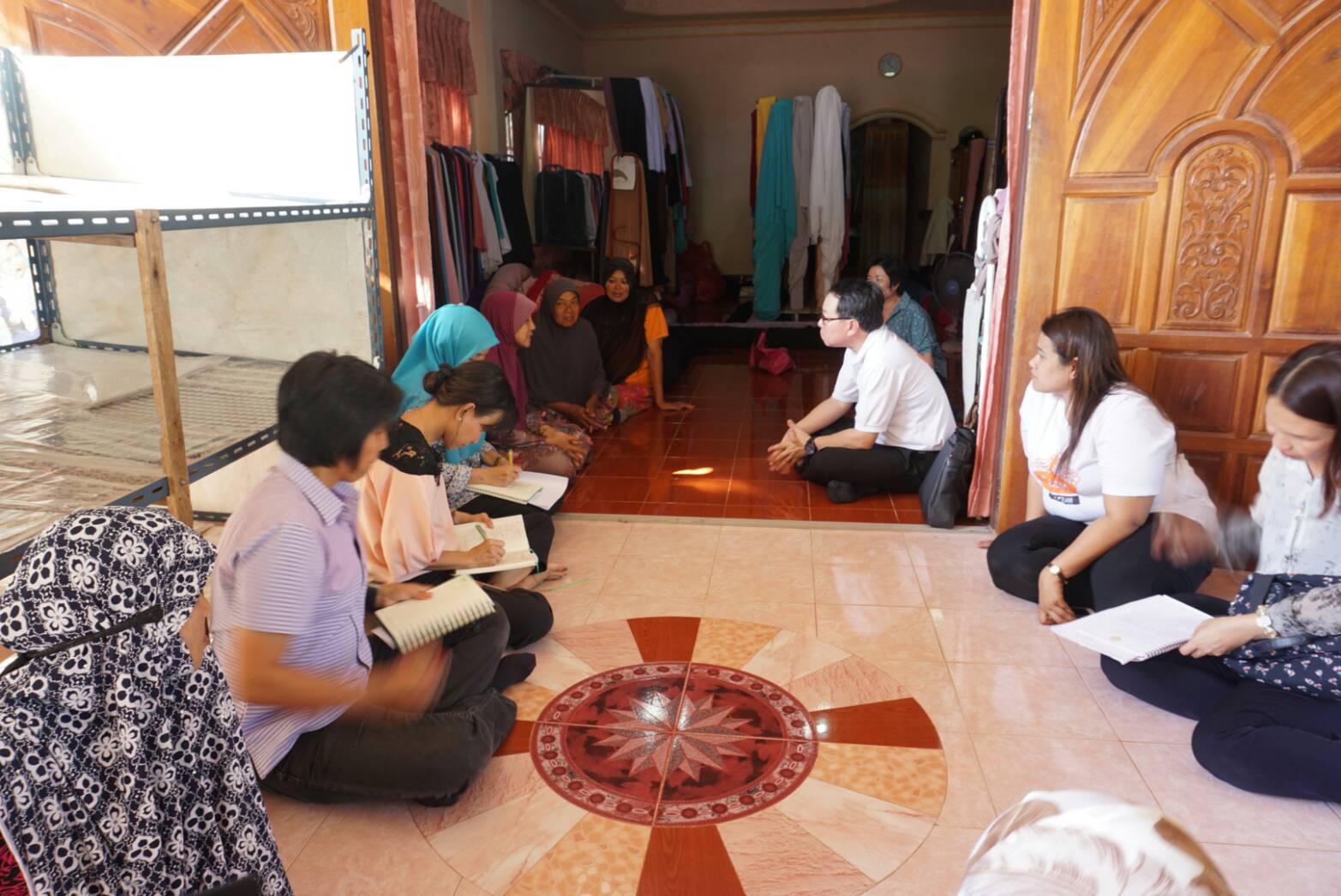 พช.ปัตตานี ร่วมกับ บริษัทประชารัฐรักสามัคคีปัตตานี (วิสาหกิจเพื่อสังคม) จำกัด  ลงพื้นที่ อ.ยะรัง และ อ.ทุ่งยางแดง