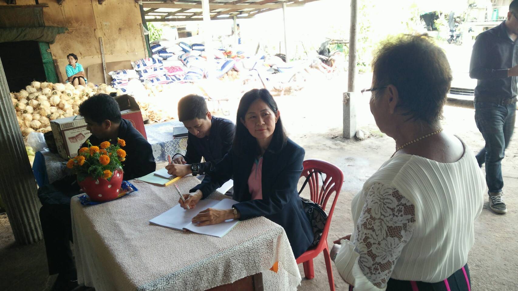 พช.ปัตตานี ร่วมต้อนรับ สำนักเสริมสร้างความเข้มแข็งชุมชน กรมการพัฒนาชุมชน ลงพื้นที่ติดตามและประเมินผลการดำเนินงานตามโครงการสร้างสัมมาชีพชุมชน ตามหลักปรัชญาของเศรษฐกิจพอเพียง