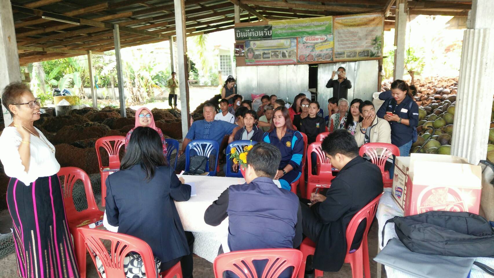 พช.ปัตตานี ร่วมต้อนรับ สำนักเสริมสร้างความเข้มแข็งชุมชน กรมการพัฒนาชุมชน ลงพื้นที่ติดตามและประเมินผลการดำเนินงานตามโครงการสร้างสัมมาชีพชุมชน ตามหลักปรัชญาของเศรษฐกิจพอเพียง