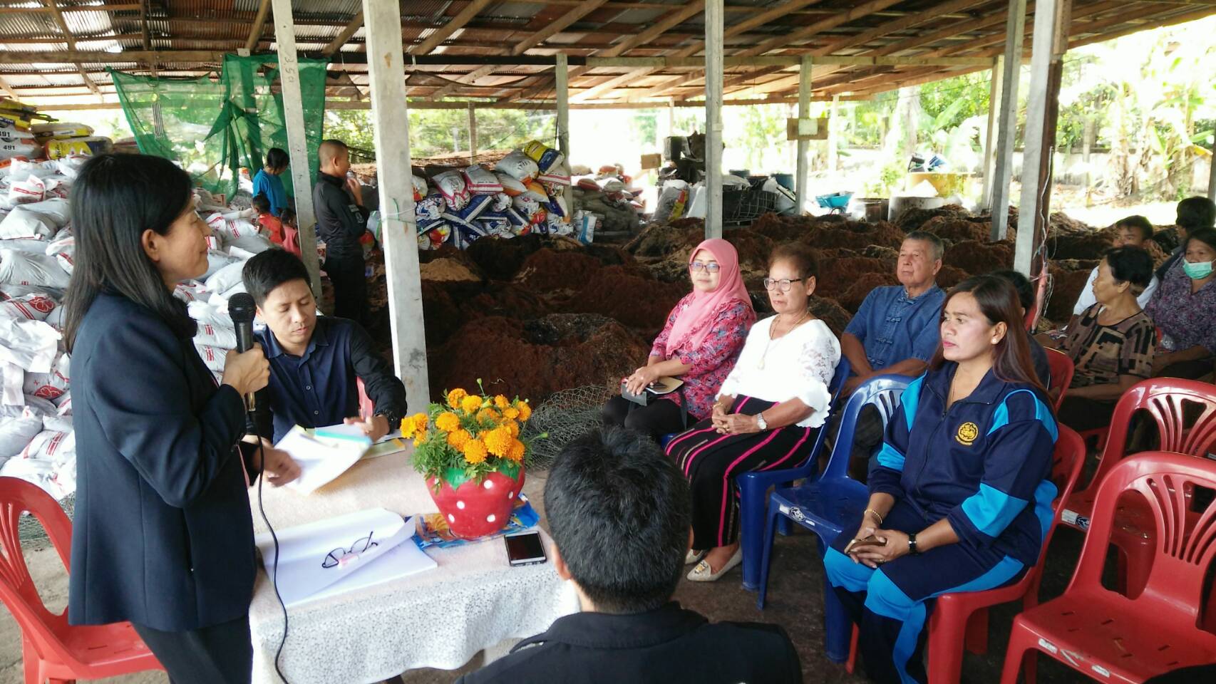 พช.ปัตตานี ร่วมต้อนรับ สำนักเสริมสร้างความเข้มแข็งชุมชน กรมการพัฒนาชุมชน ลงพื้นที่ติดตามและประเมินผลการดำเนินงานตามโครงการสร้างสัมมาชีพชุมชน ตามหลักปรัชญาของเศรษฐกิจพอเพียง