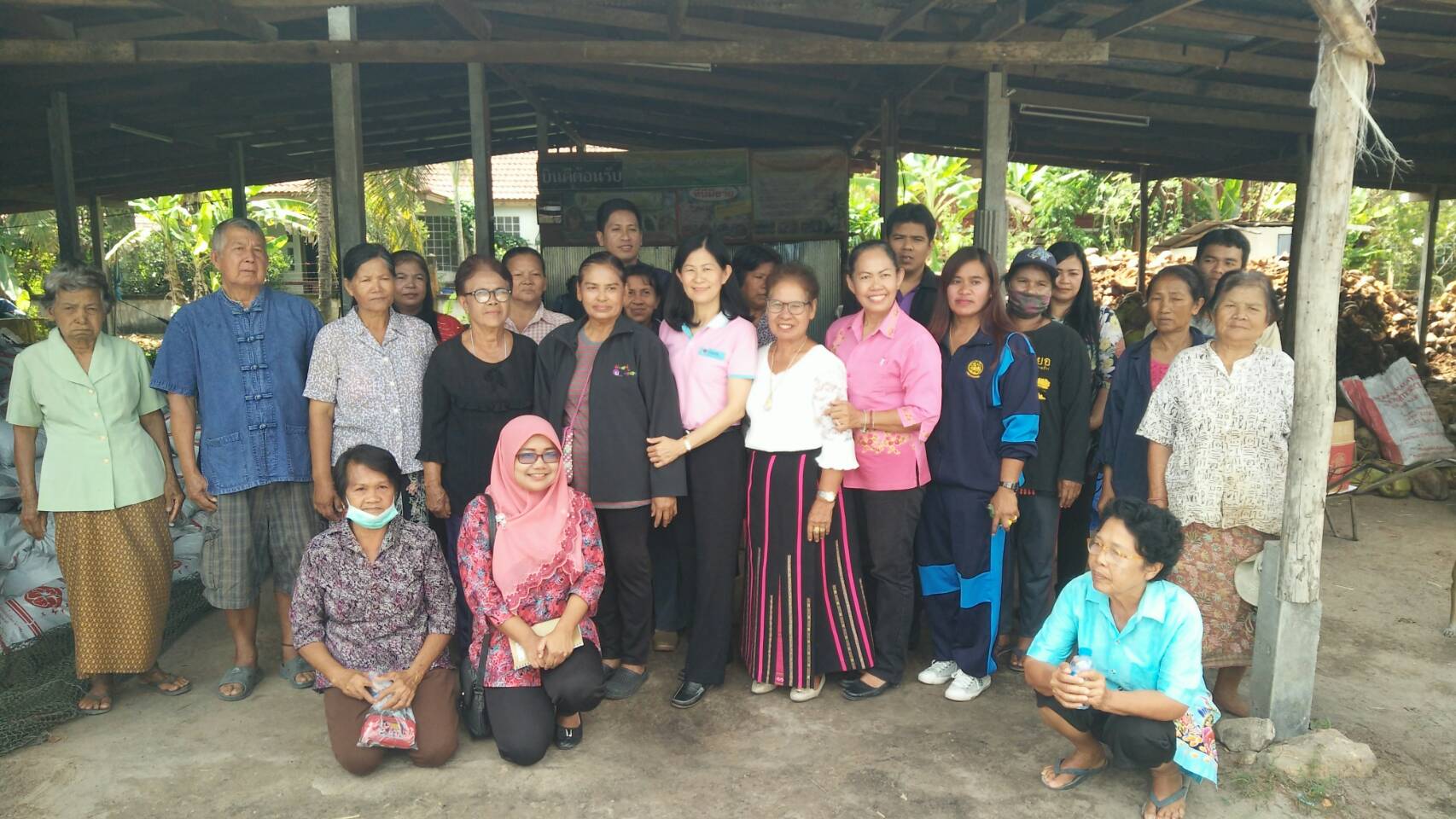 พช.ปัตตานี ร่วมต้อนรับ สำนักเสริมสร้างความเข้มแข็งชุมชน กรมการพัฒนาชุมชน ลงพื้นที่ติดตามและประเมินผลการดำเนินงานตามโครงการสร้างสัมมาชีพชุมชน ตามหลักปรัชญาของเศรษฐกิจพอเพียง