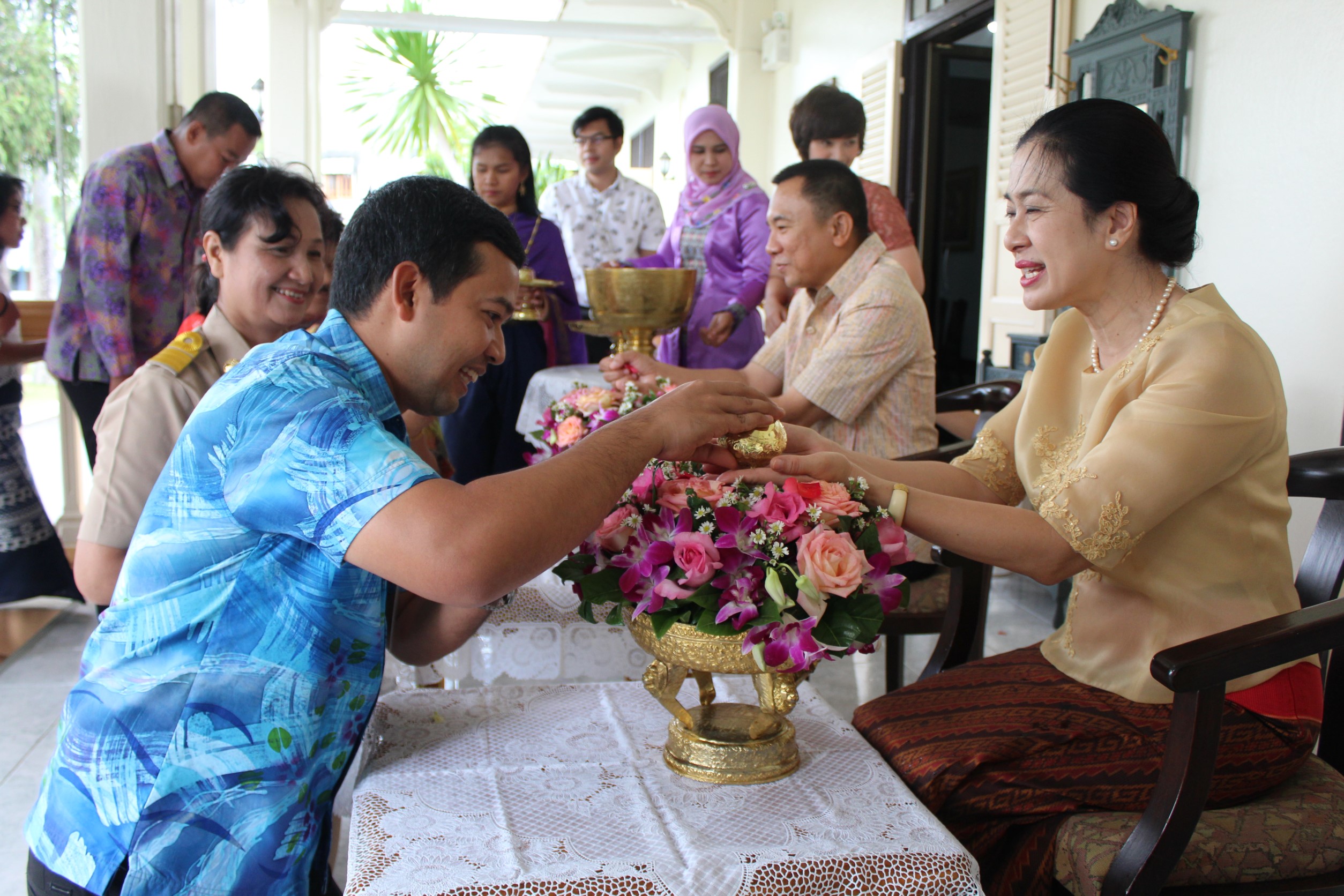 พช.ปัตตานี ร่วมพิธีรดน้ำดำหัวขอพร จาก นายวีรนันทน์ เพ็งจันทร์ ผู้ว่าราชการจังหวัดปัตตานี และนายกเหล่ากาชาดฯ เนื่องในโอกาสวันขึ้นปีใหม่ไทย หรือ “วันสงกรานต์”