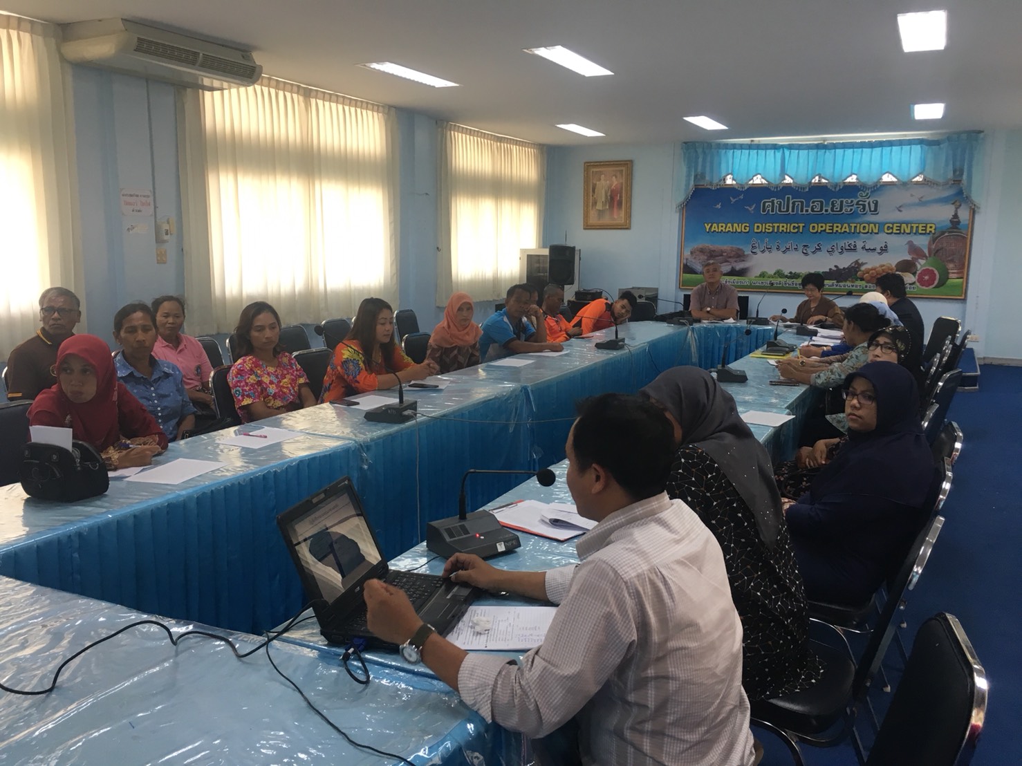 พช.ปัตตานี ขับเคลื่อนโครงการพัฒนาศักยภาพกองทุนแม่ของแผ่นดินในพื้นที่ อ.ยะรัง จังหวัดปัตตานี กิจกรรมประชุมเครือข่ายกองทุนแม่ของแผ่นดินสัญจร