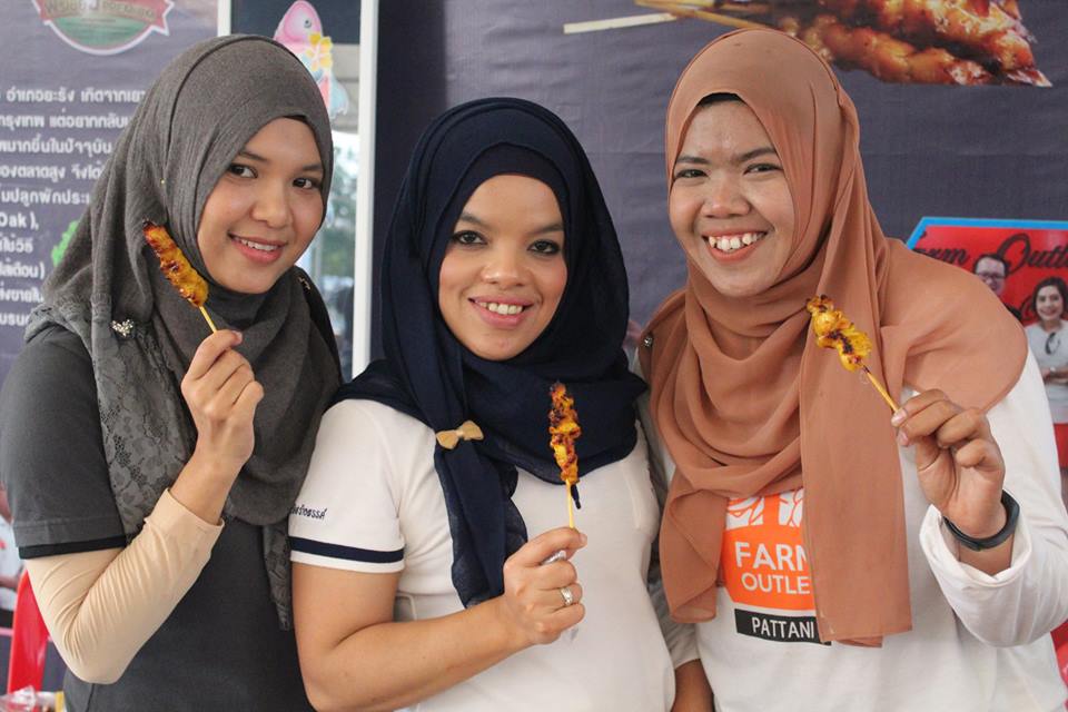 พิธีเปิดงาน”มหกรรมธงฟ้าลดค่าครองชีพเพื่อประชาชนจังหวัดปัตตานี”