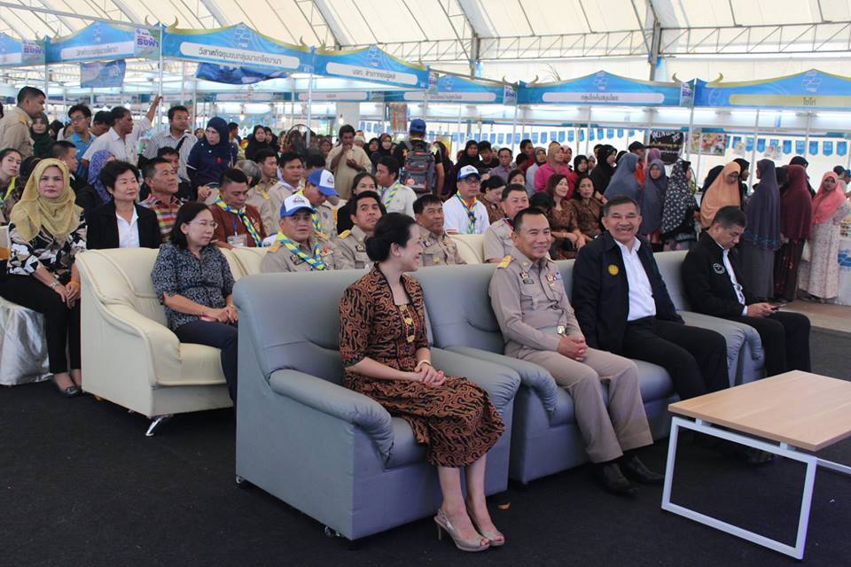 พิธีเปิดงาน”มหกรรมธงฟ้าลดค่าครองชีพเพื่อประชาชนจังหวัดปัตตานี”