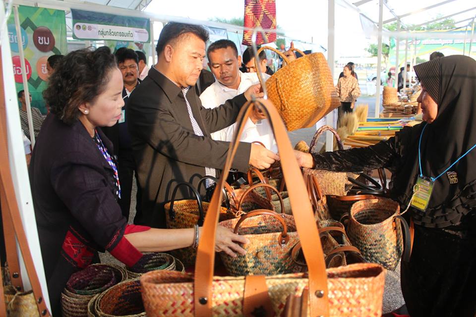 รองอธิบดีกรมการพัฒนาชุมชน พบปะให้กำลังใจและมอบนโยบายแนวทางการดำเนินงานตามยุทธศาสตร์ กรมการพัฒนาชุมชน