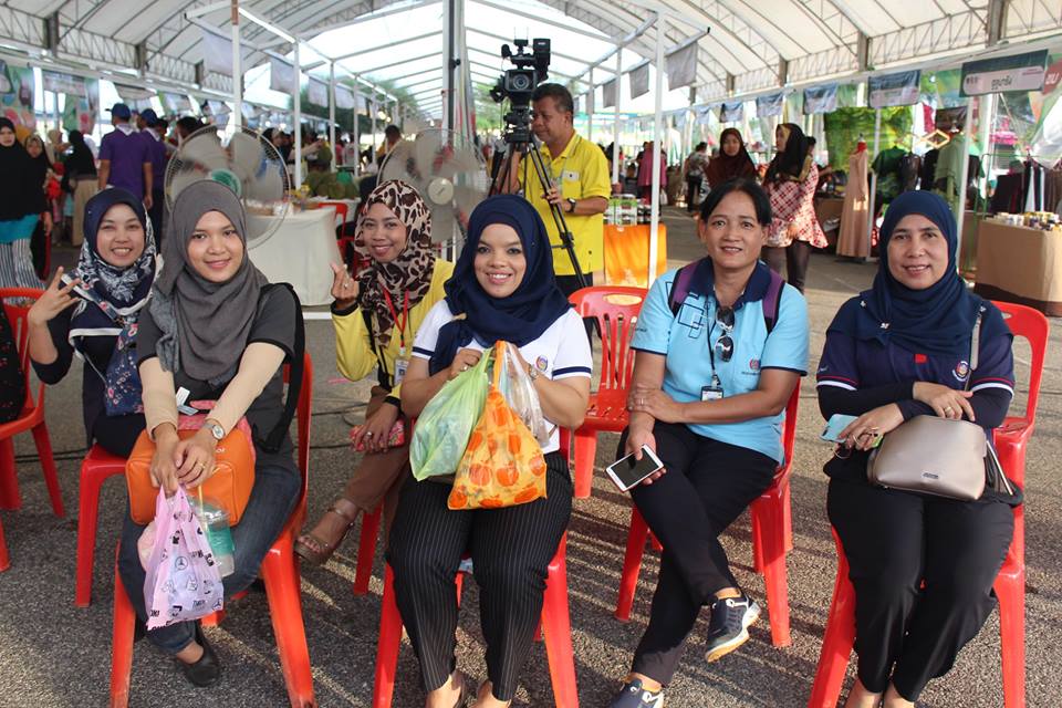 พิธีเปิดงาน”มหกรรมธงฟ้าลดค่าครองชีพเพื่อประชาชนจังหวัดปัตตานี”