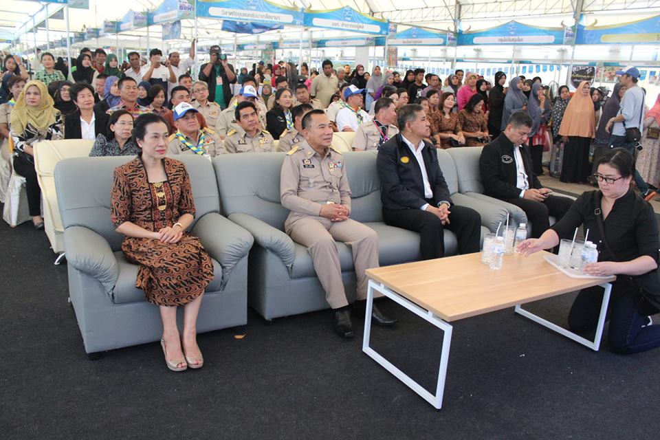 พิธีเปิดงาน”มหกรรมธงฟ้าลดค่าครองชีพเพื่อประชาชนจังหวัดปัตตานี”