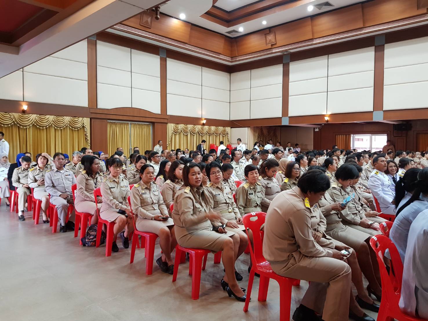 พิธีวางพวงมาลาถวายสักการะเนื่องในวันคล้ายวันสวรรคตสมเด็จพระนเรศวรมหาราช