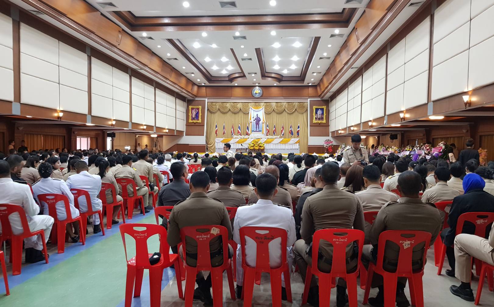 พิธีวางพวงมาลาถวายสักการะเนื่องในวันคล้ายวันสวรรคตสมเด็จพระนเรศวรมหาราช