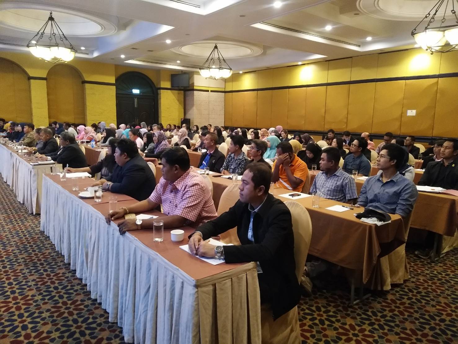 ประชุมเสริมสร้างประสิทธิภาพการปฏิบัติราชการของเจ้าหน้าที่พัฒนาชุมชน