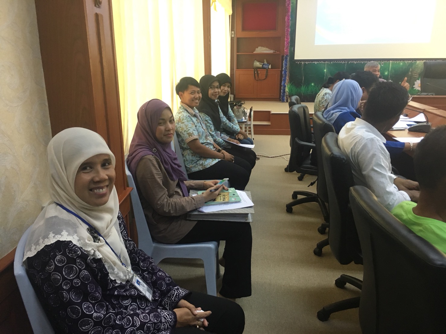 พช.ปัตตานี ขับเคลื่อนโครงการพัฒนาศักยภาพกองทุนแม่ของแผ่นดินในพื้นที่ อ.มายอ จังหวัดปัตตานี กิจกรรมประชุมเครือข่ายกองทุนแม่ของแผ่นดินสัญจร