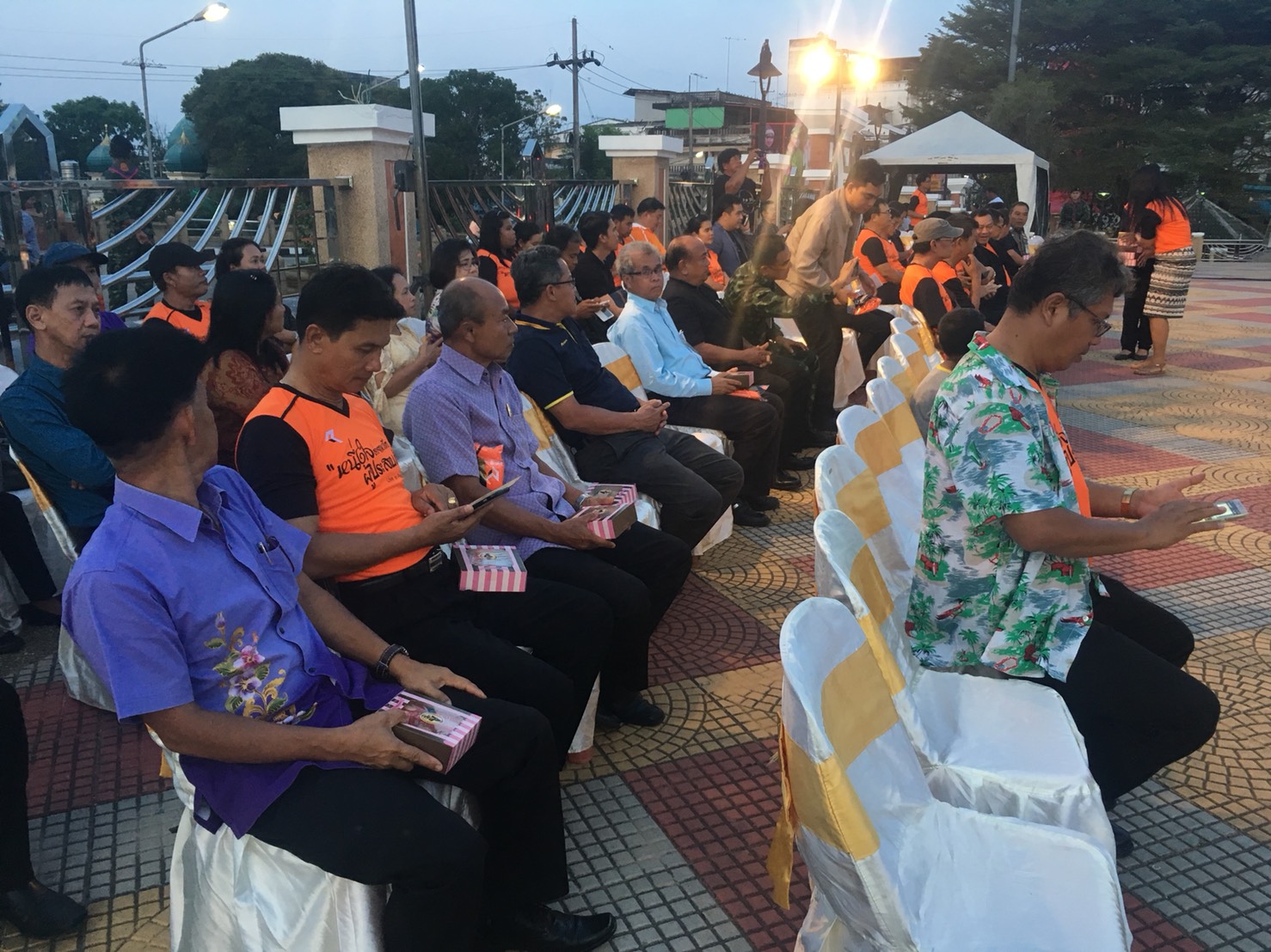 รับฟังการแถลงข่าวการจัดคอนเสิร์ต”หนึ่งใจ…ช่วยเหลือผู้ประสบภัย”โดย”วงคาราบาว”