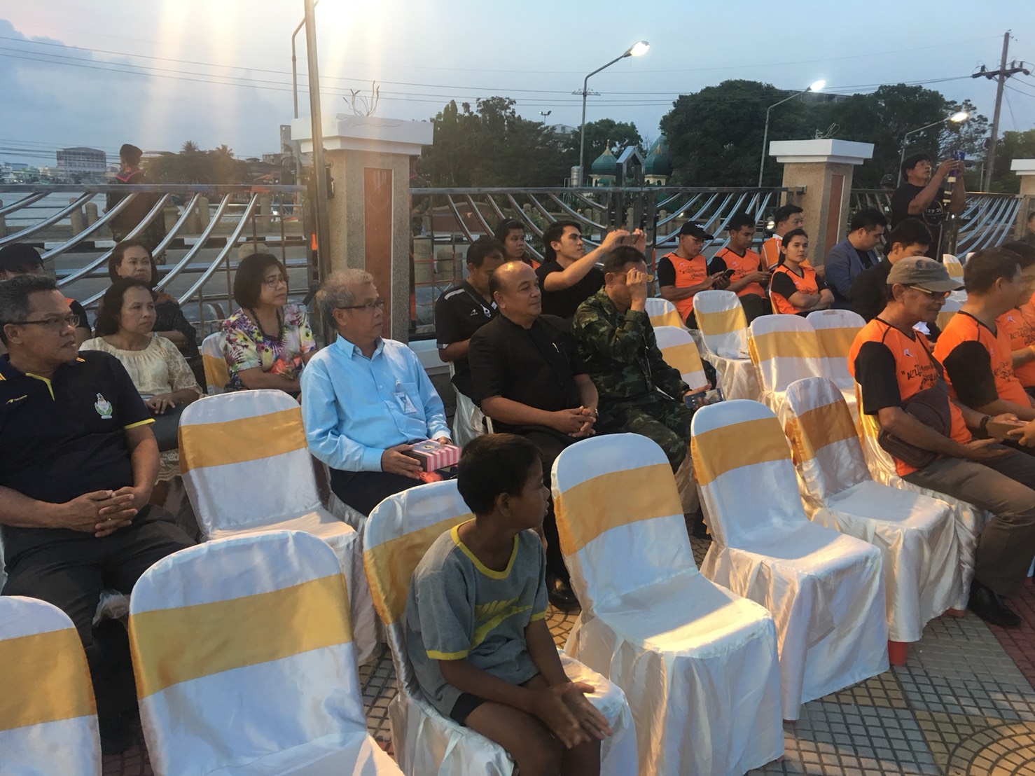 รับฟังการแถลงข่าวการจัดคอนเสิร์ต”หนึ่งใจ…ช่วยเหลือผู้ประสบภัย”โดย”วงคาราบาว”