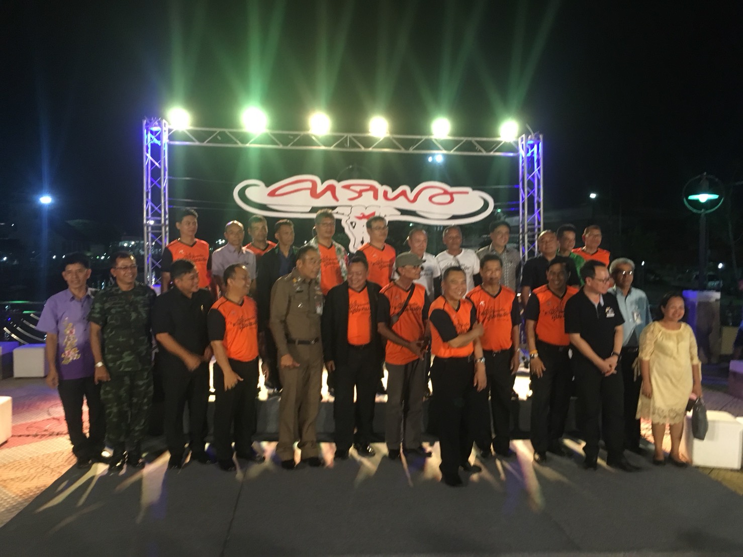 รับฟังการแถลงข่าวการจัดคอนเสิร์ต”หนึ่งใจ…ช่วยเหลือผู้ประสบภัย”โดย”วงคาราบาว”