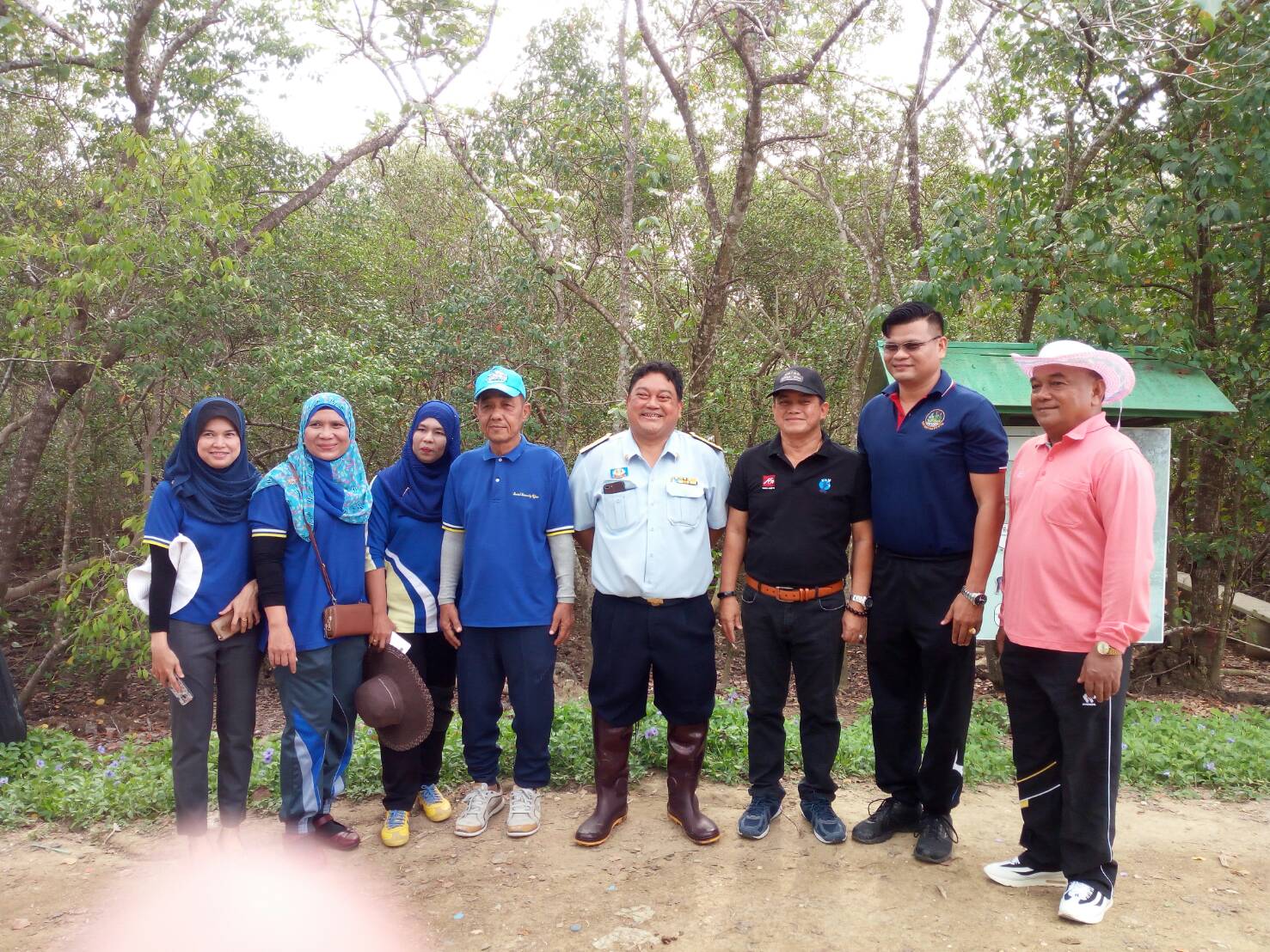 พช.ปัตตานี เข้าร่วมกิจกรรมโครงการประชารัฐร่วมใจปลูกต้นไม้ให้แผ่นดิน