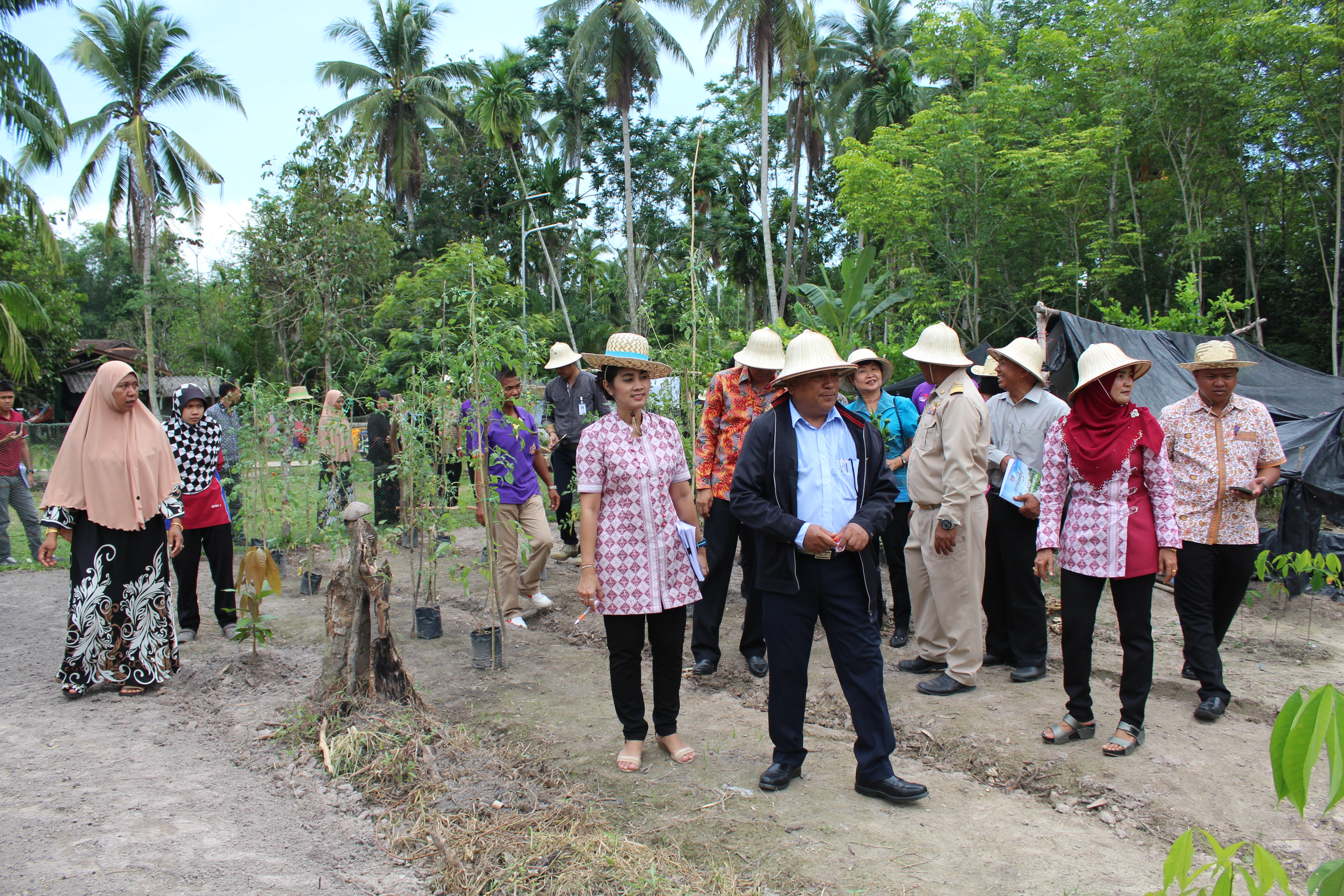 พช.ปัตตานี ลงพื้นที่ อ.แม่ลาน เพื่อตรวจเยี่ยมผลการดำเนินงานฯ และคัดสรรพื้นที่เป้าหมายฯ ดีเด่น ปี 2561