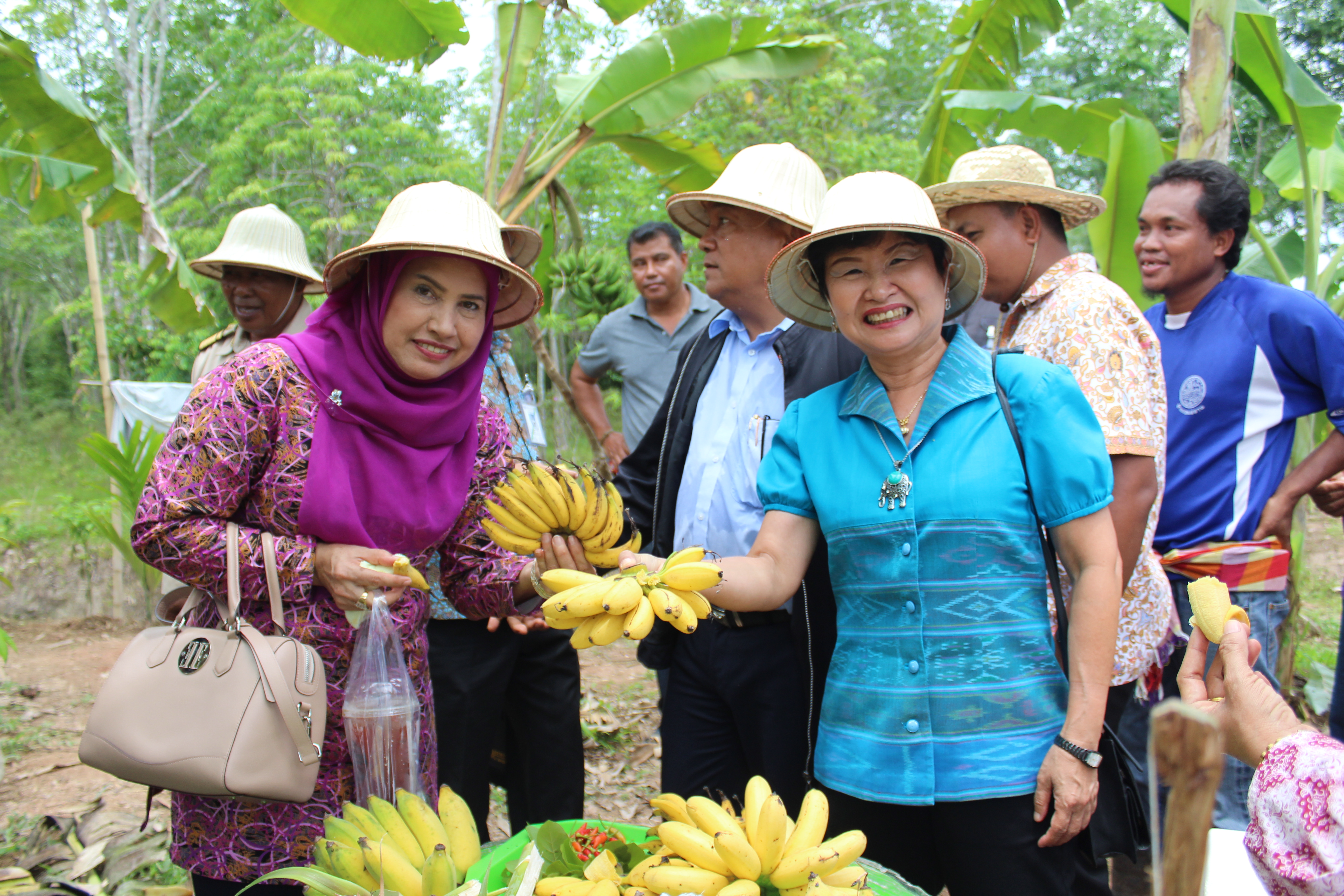 พช.ปัตตานี ลงพื้นที่ อ.แม่ลาน เพื่อตรวจเยี่ยมผลการดำเนินงานฯ และคัดสรรพื้นที่เป้าหมายฯ ดีเด่น ปี 2561
