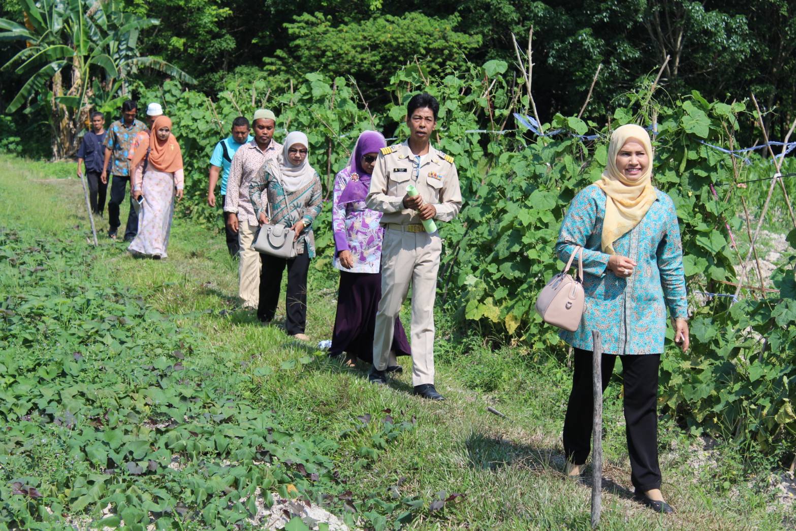 พช.ปัตตานี ลงพื้นที่ อ.กะพ้อ เพื่อตรวจเยี่ยมผลการดำเนินงานฯ และคัดสรรพื้นที่เป้าหมายฯ ดีเด่น ปี 2561