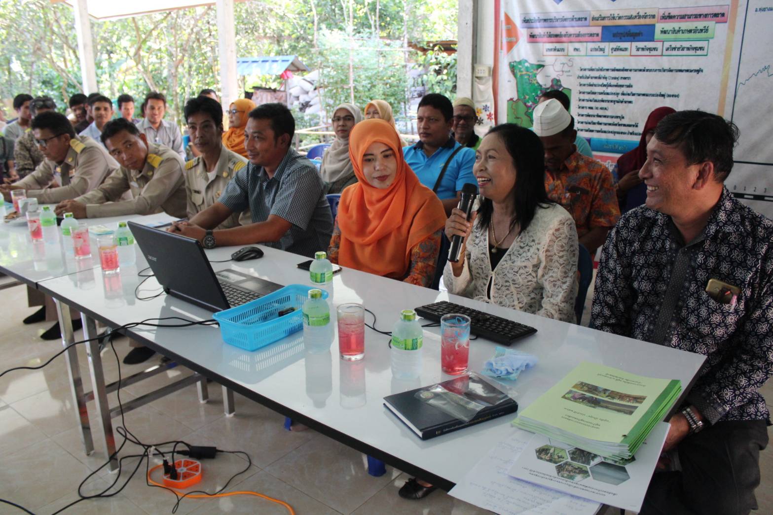 พช.ปัตตานี ลงพื้นที่ อ.กะพ้อ เพื่อตรวจเยี่ยมผลการดำเนินงานฯ และคัดสรรพื้นที่เป้าหมายฯ ดีเด่น ปี 2561