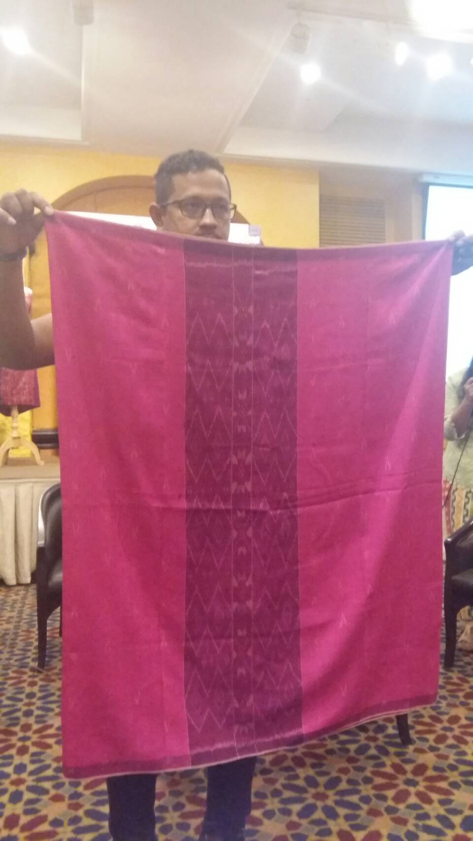 กิจกรรมเวทีสานพลังประชารัฐปัตตานีขับเคลื่อนเศรษฐกิจและสังคม “พลังวิจัยและนวัตกรรมนำเศรษฐกิจยุคใหม่สู่ภาคใต้ชายแดน” หัวข้อ ผ้าและสิ่งทอพื้นถิ่น : การเพิ่มมูลค่าผ้าท้องถิ่นปัตตานี