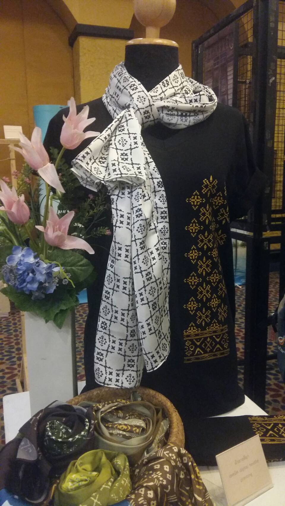 กิจกรรมเวทีสานพลังประชารัฐปัตตานีขับเคลื่อนเศรษฐกิจและสังคม “พลังวิจัยและนวัตกรรมนำเศรษฐกิจยุคใหม่สู่ภาคใต้ชายแดน” หัวข้อ ผ้าและสิ่งทอพื้นถิ่น : การเพิ่มมูลค่าผ้าท้องถิ่นปัตตานี