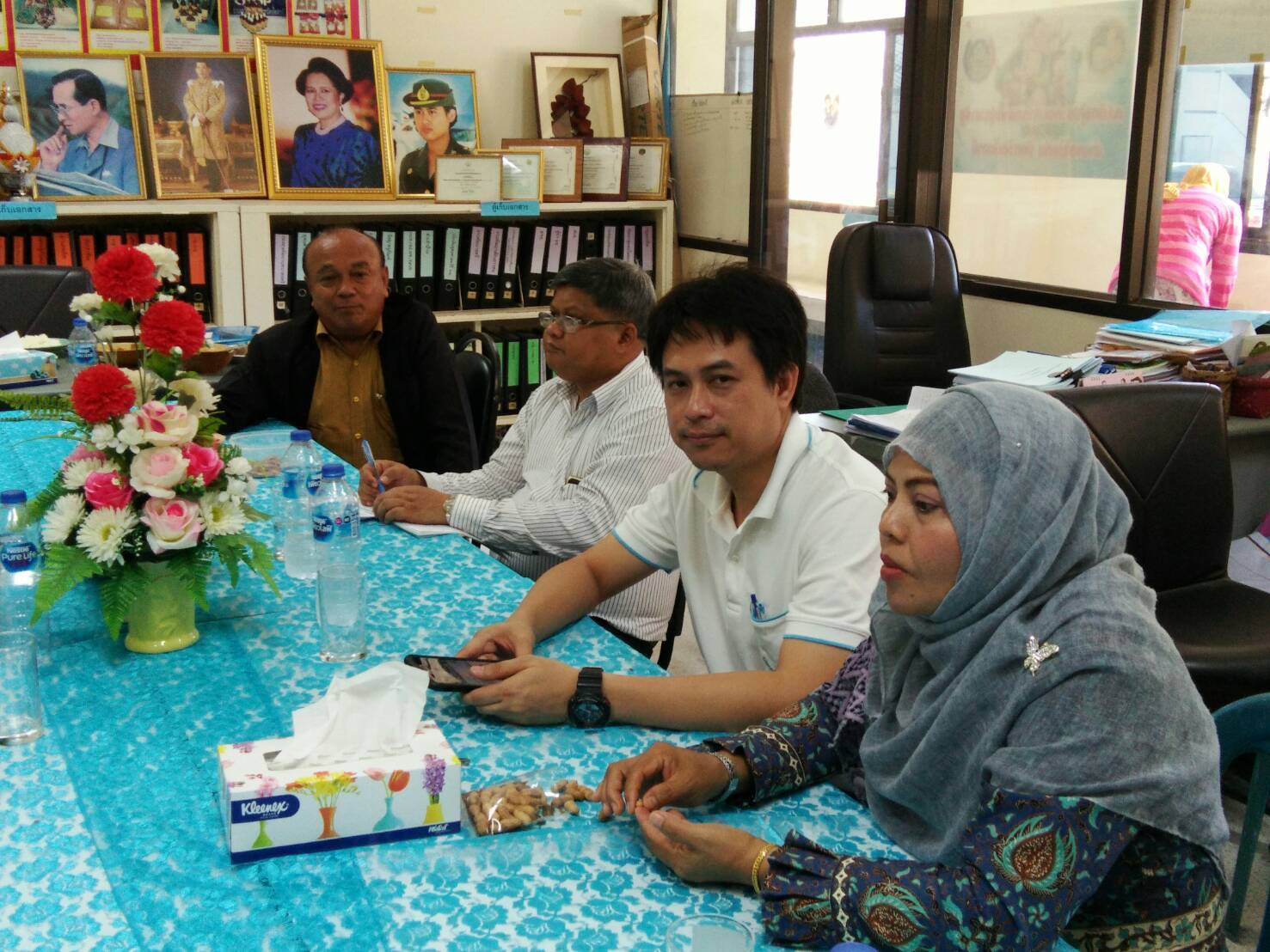 พัฒนาการจังหวัดปัตตานี  พบปะให้แนวทางในการปฏิบัติราชการแก่เจ้าหน้าที่พัฒนาชุมชนอำเภอไม้แก่น