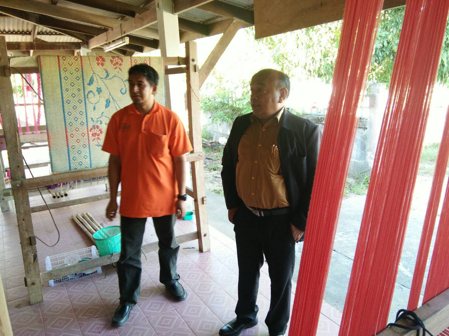 พัฒนาการจังหวัดปัตตานี  ลงพื้นที่เยี่ยมชม ติดตามความก้าวหน้า เร่งรัดการดำเนินการปรับปรุงอาคารศูนย์ศิลปาชีพบ้านพิเทน