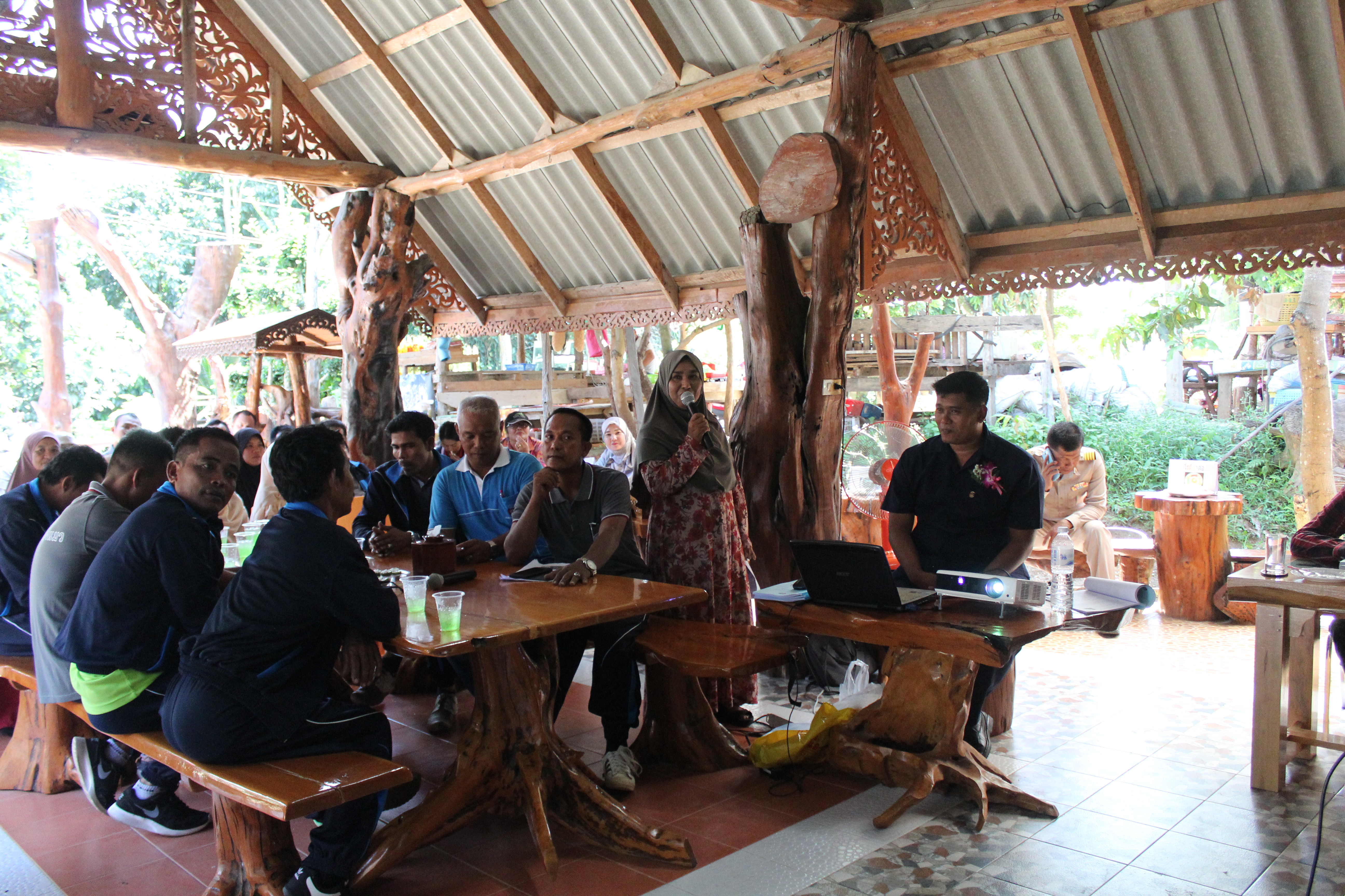 พช.ปัตตานี ลงพื้นที่ อ.สายบุรี เพื่อตรวจเยี่ยมผลการดำเนินงานฯ และคัดสรรพื้นที่เป้าหมายฯ ดีเด่น ปี 2561