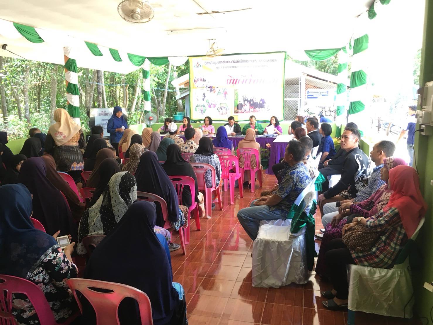 พช.ปัตตานี ร่วมต้อนรับคณะกรรมการตัดสินการประกวดวิสาหกิจชุมชนระดับเขต เข้าตัดสินการประกวดวิสาหกิจชุมชนกลุ่มออมทรัพย์เพื่อการเกษตรและร้านค้าลอยฟ้า