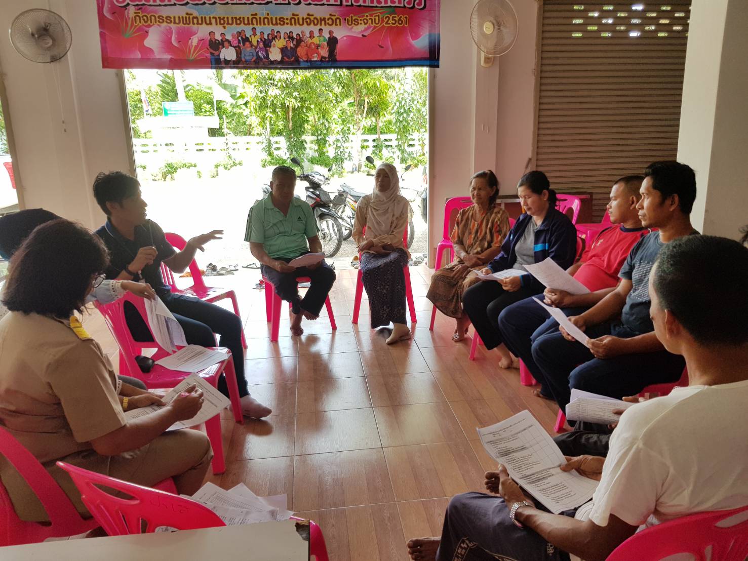 พช.ปัตตานี ลงพื้นที่ติดตามเตรียมความพร้อมโครงการประกวดหมู่บ้านสารสนเทศดีเด่นเพื่อพัฒนาเศรษฐกิจชุมชนและคุณภาพชีวิต ระดับจังหวัด