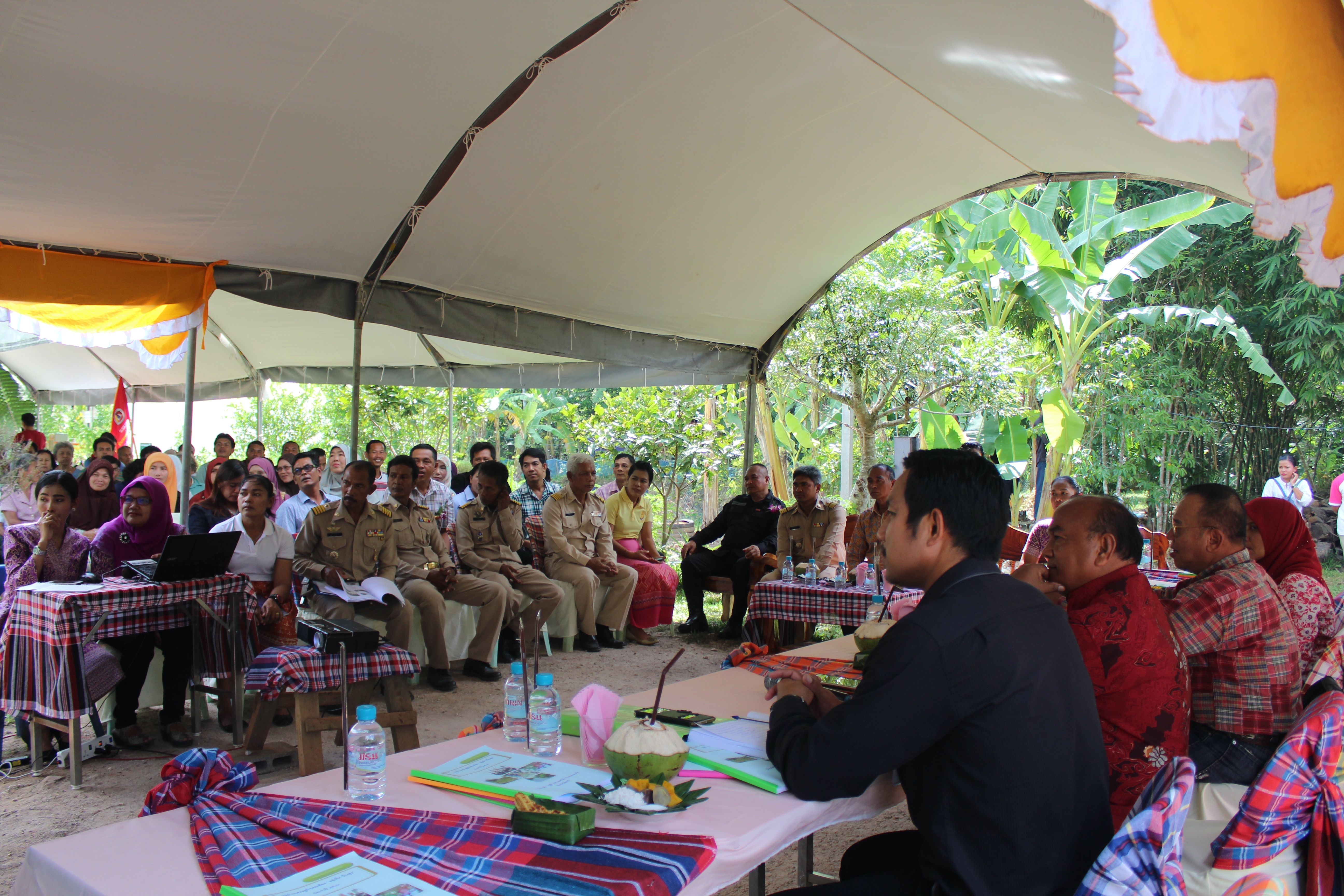 พช.ปัตตานี ลงพื้นที่ อ.หนองจิก เพื่อตรวจเยี่ยมผลการดำเนินงานฯ และคัดสรรพื้นที่เป้าหมายฯ ดีเด่น ปี 2561