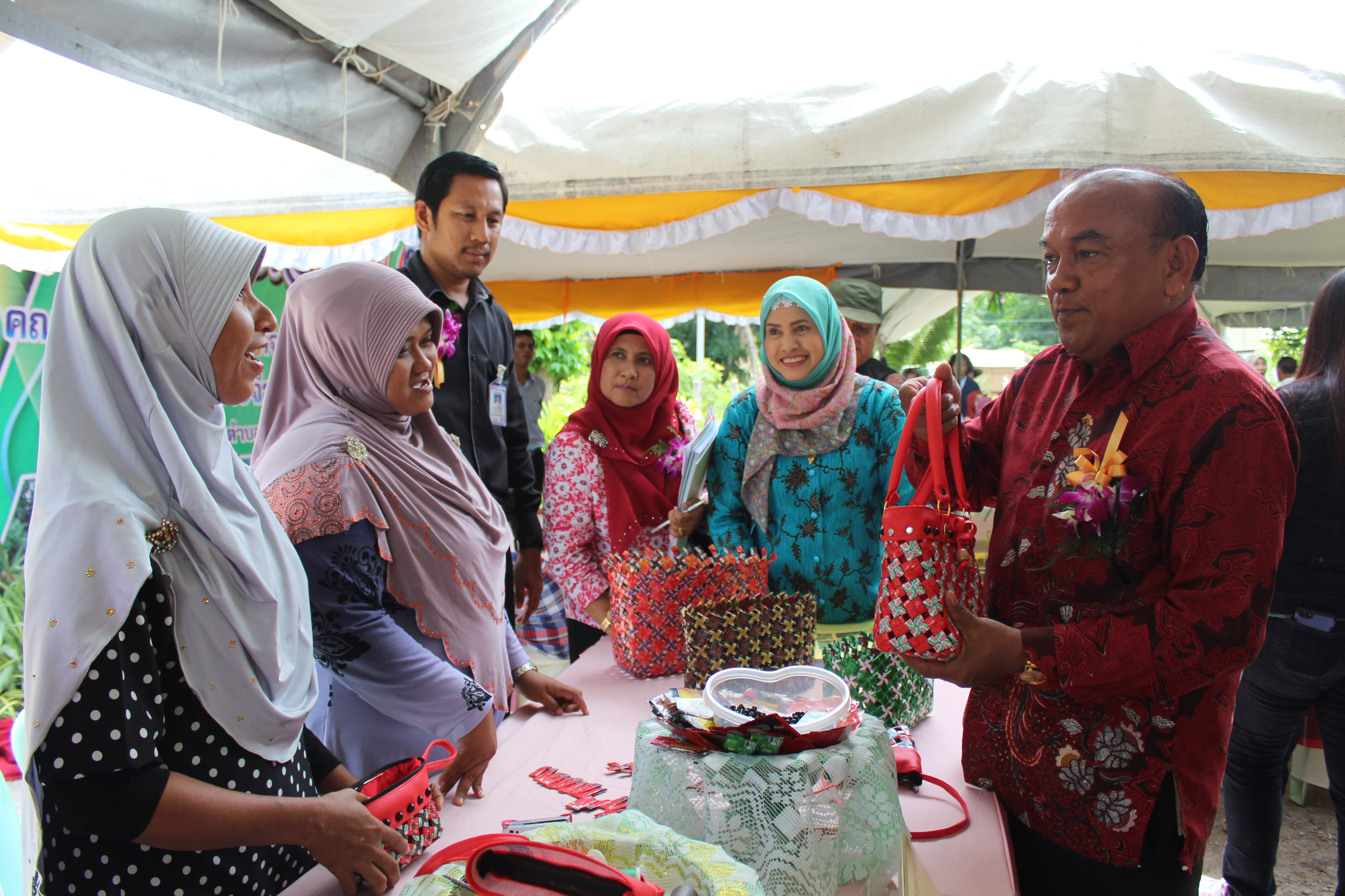 พช.ปัตตานี ลงพื้นที่ อ.หนองจิก เพื่อตรวจเยี่ยมผลการดำเนินงานฯ และคัดสรรพื้นที่เป้าหมายฯ ดีเด่น ปี 2561