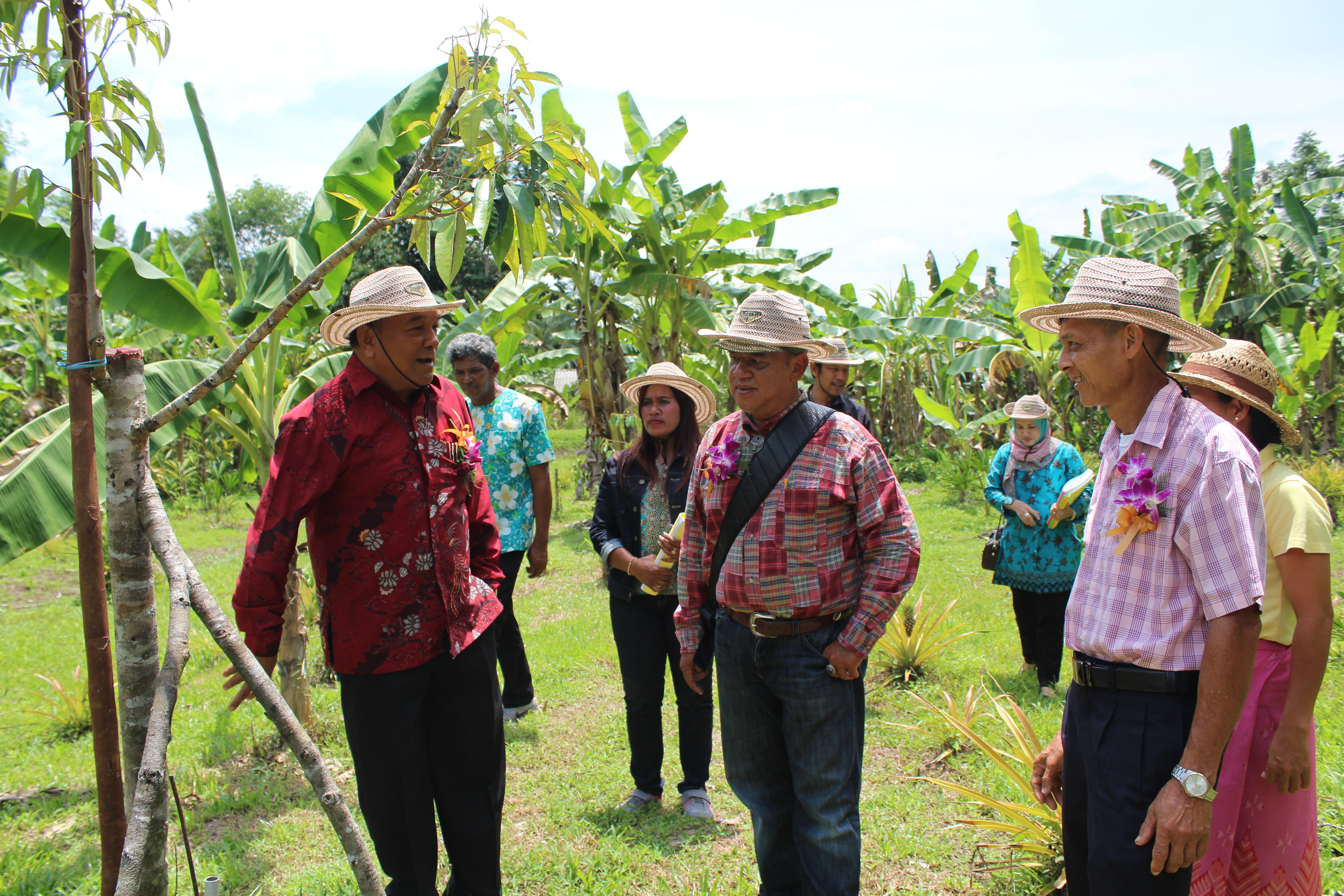 พช.ปัตตานี ลงพื้นที่ อ.หนองจิก เพื่อตรวจเยี่ยมผลการดำเนินงานฯ และคัดสรรพื้นที่เป้าหมายฯ ดีเด่น ปี 2561