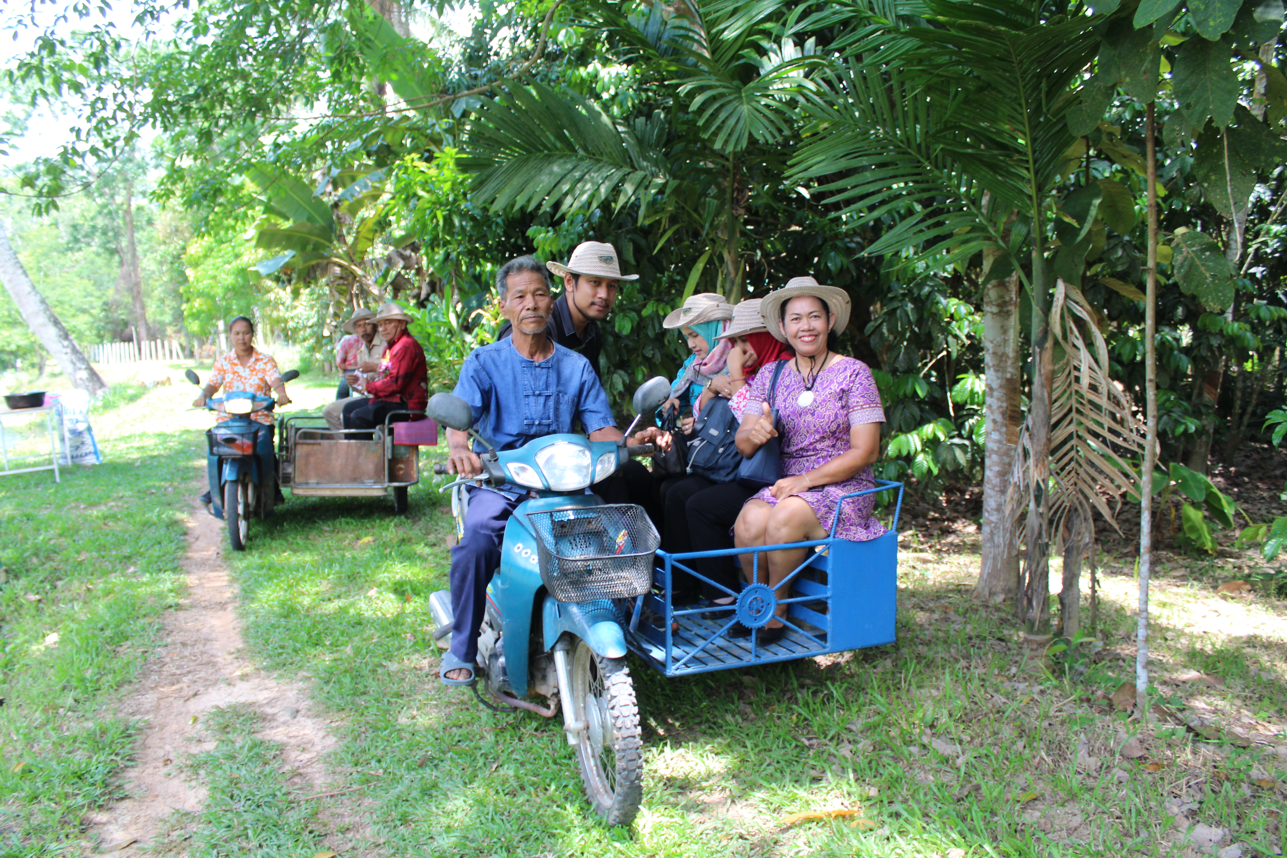 พช.ปัตตานี ลงพื้นที่ อ.หนองจิก เพื่อตรวจเยี่ยมผลการดำเนินงานฯ และคัดสรรพื้นที่เป้าหมายฯ ดีเด่น ปี 2561
