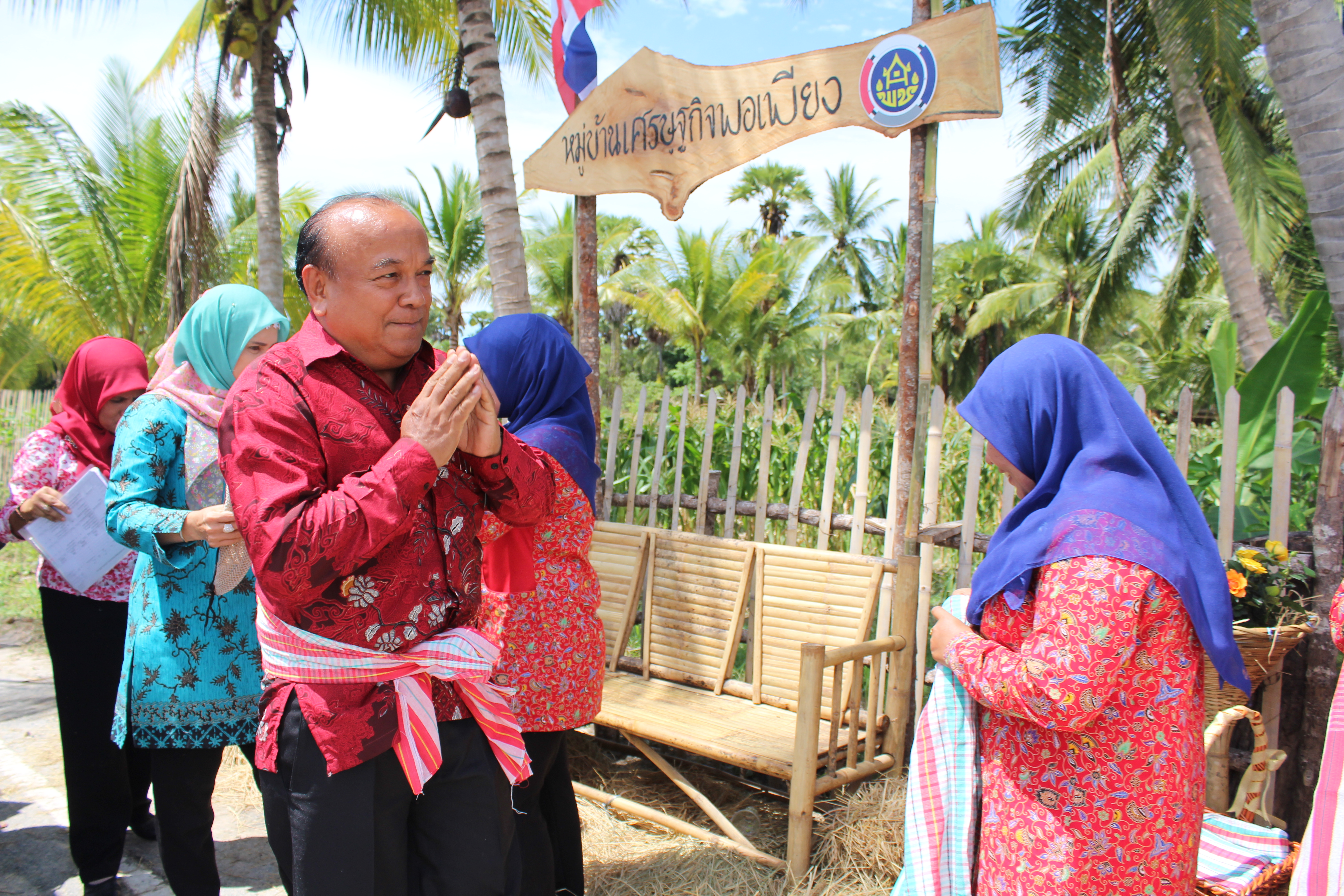 พช.ปัตตานี ลงพื้นที่ อ.เมือง เพื่อตรวจเยี่ยมผลการดำเนินงานฯ และคัดสรรพื้นที่เป้าหมายฯ ดีเด่น ปี 2561