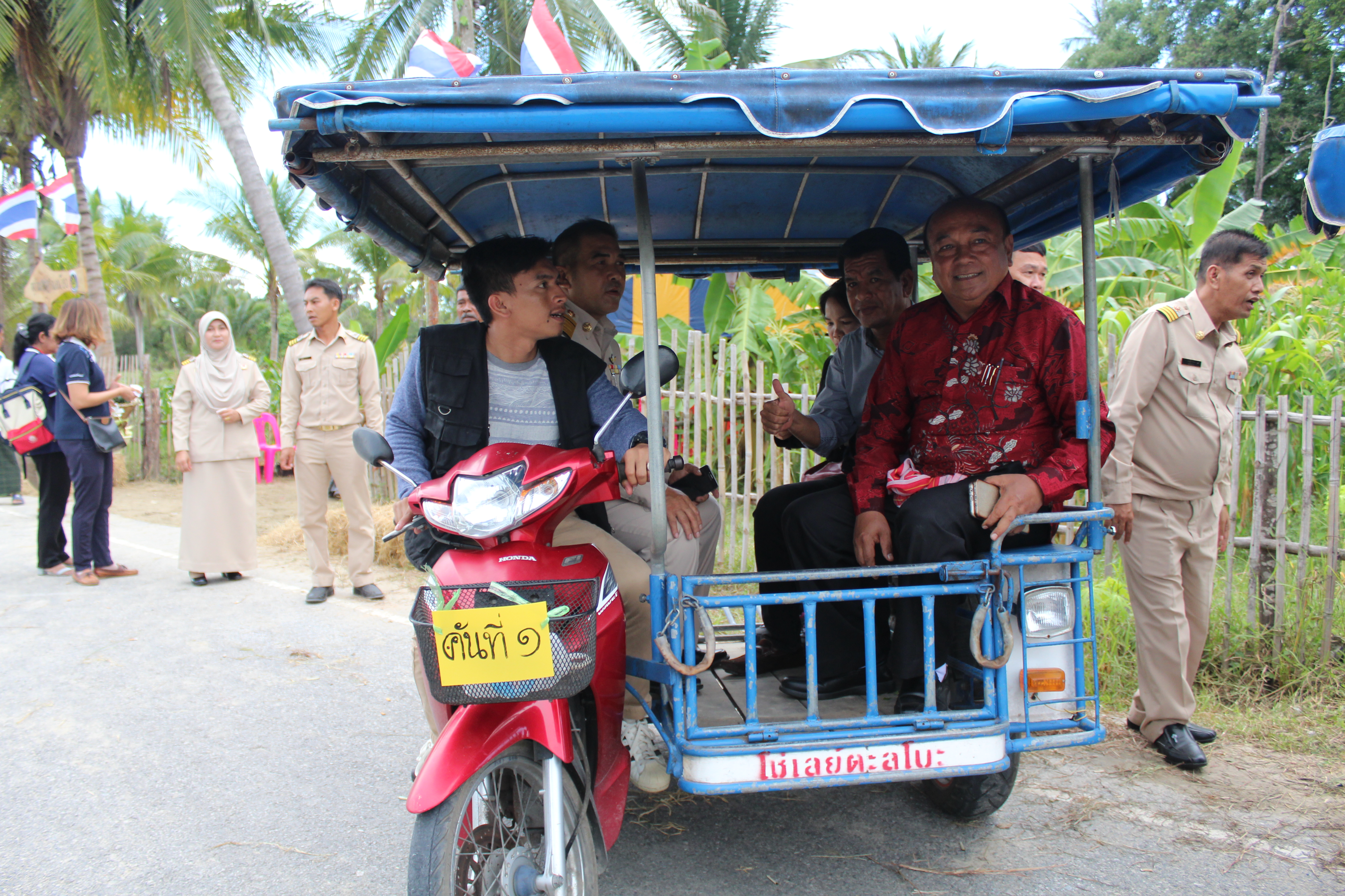 พช.ปัตตานี ลงพื้นที่ อ.เมือง เพื่อตรวจเยี่ยมผลการดำเนินงานฯ และคัดสรรพื้นที่เป้าหมายฯ ดีเด่น ปี 2561