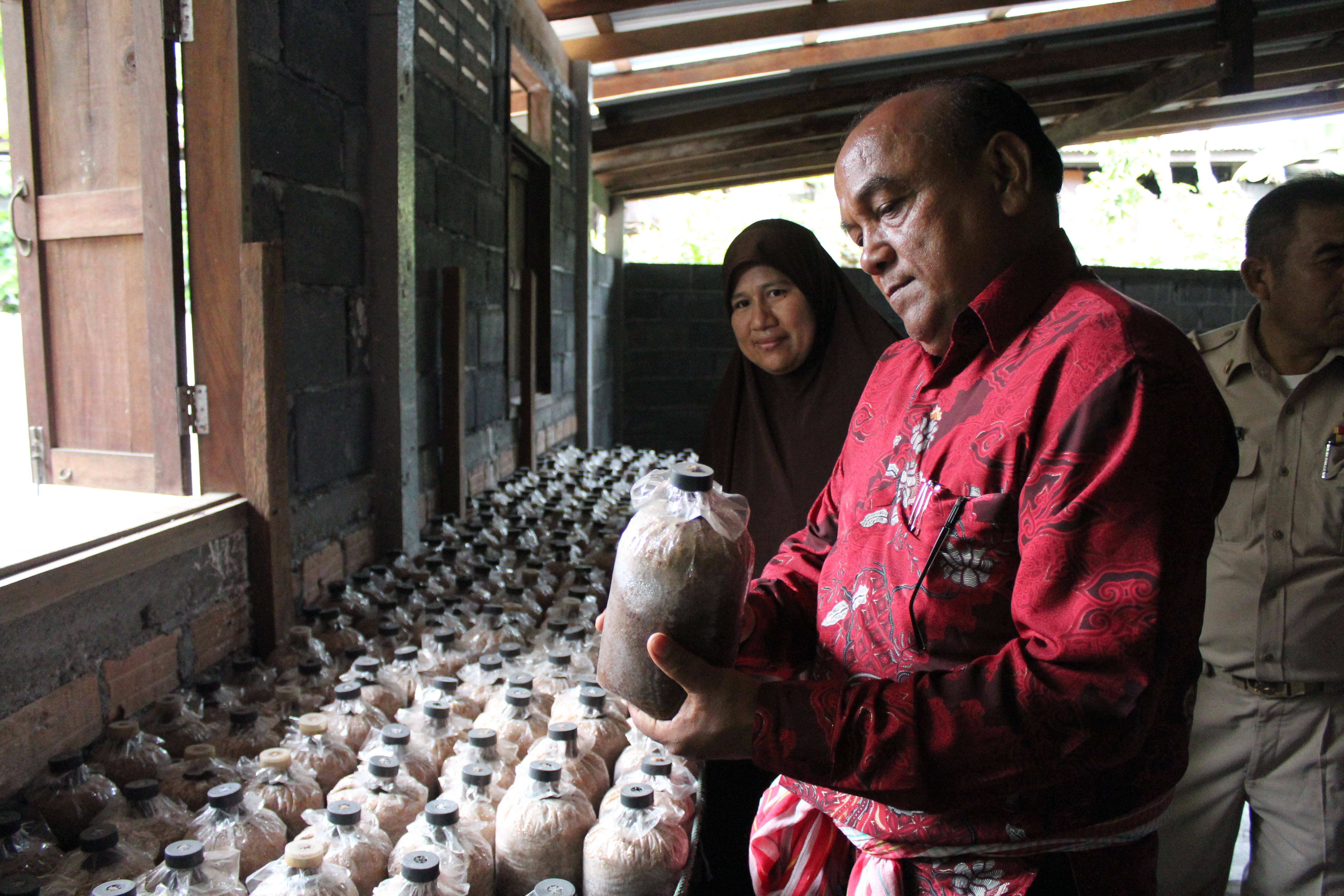 พช.ปัตตานี ลงพื้นที่ อ.เมือง เพื่อตรวจเยี่ยมผลการดำเนินงานฯ และคัดสรรพื้นที่เป้าหมายฯ ดีเด่น ปี 2561