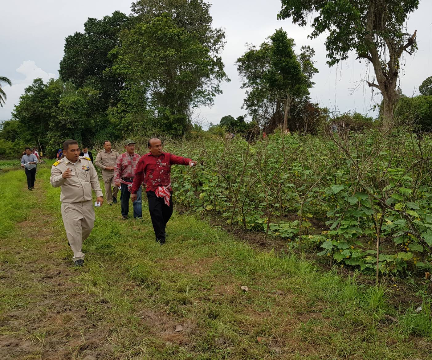 พช.ปัตตานี ลงพื้นที่ อ.เมือง เพื่อตรวจเยี่ยมผลการดำเนินงานฯ และคัดสรรพื้นที่เป้าหมายฯ ดีเด่น ปี 2561