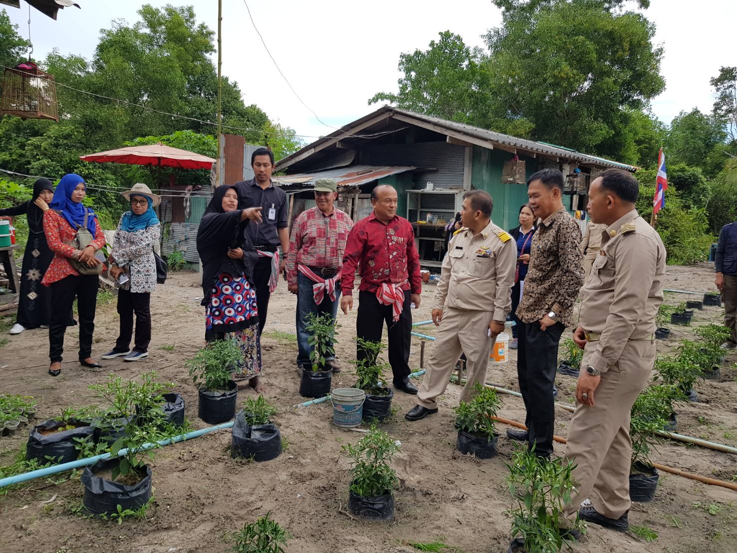 พช.ปัตตานี ลงพื้นที่ อ.เมือง เพื่อตรวจเยี่ยมผลการดำเนินงานฯ และคัดสรรพื้นที่เป้าหมายฯ ดีเด่น ปี 2561