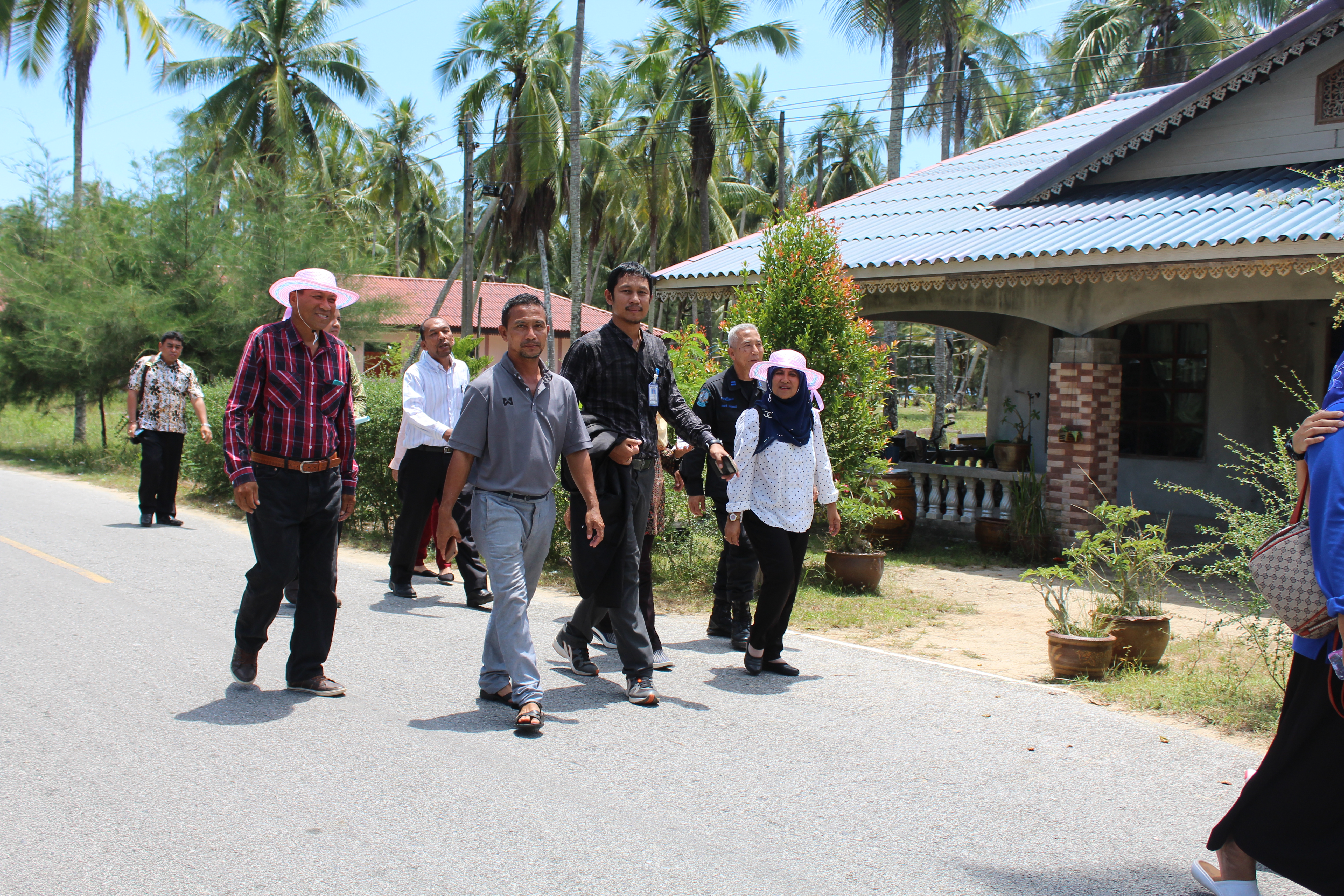 พช.ปัตตานี ลงพื้นที่ อ.ไม้แก่น เพื่อตรวจเยี่ยมผลการดำเนินงานฯ และคัดสรรพื้นที่เป้าหมายฯ ดีเด่น ปี 2561