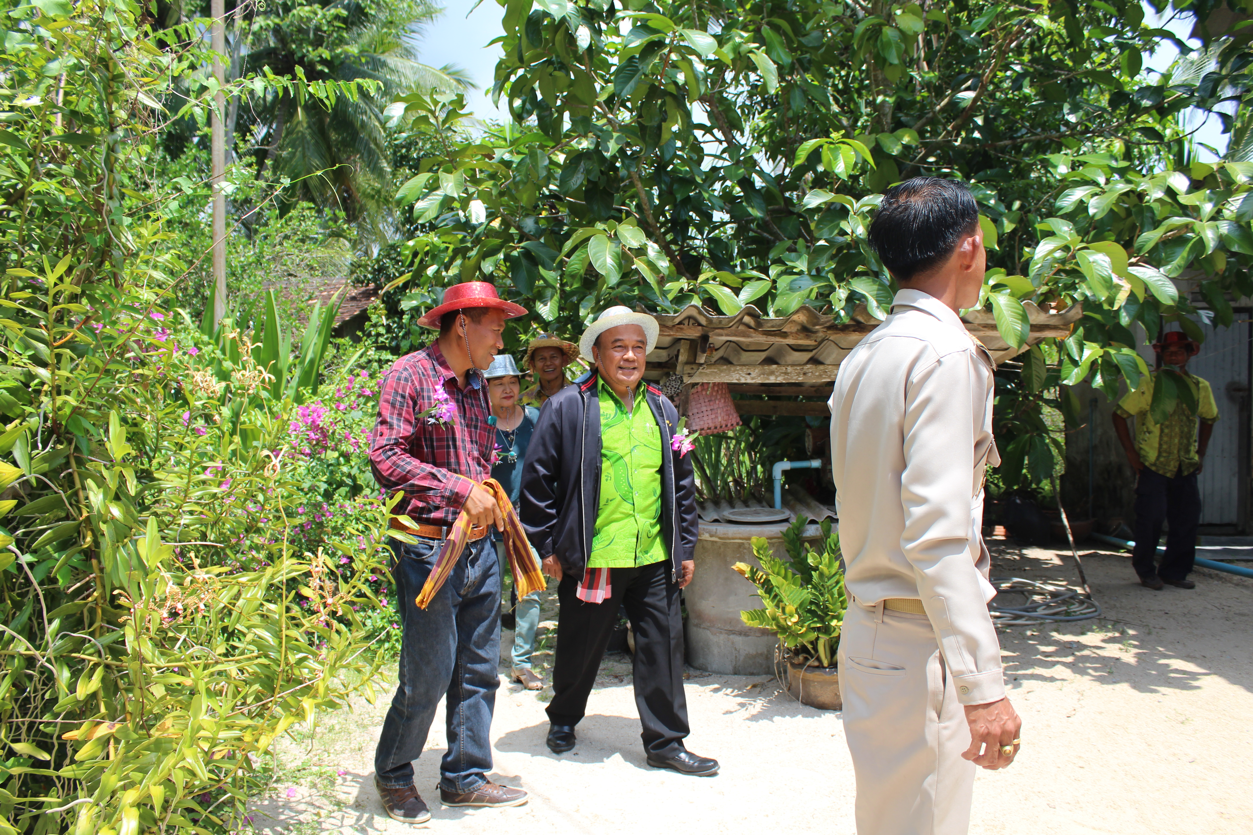 พช.ปัตตานี ลงพื้นที่ อ.ปะนาเระ เพื่อตรวจเยี่ยมผลการดำเนินงานฯ และคัดสรรพื้นที่เป้าหมายฯ ดีเด่น ปี 2561