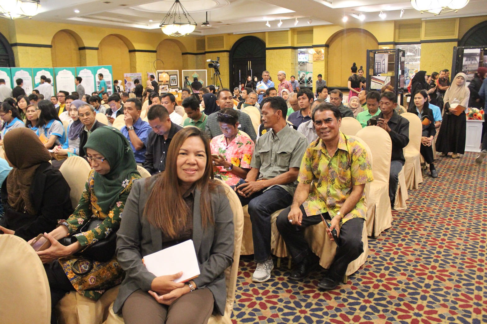 พช.ปัตตานี เข้าร่วมเวทีสานพลังประชารัฐปัตตานีขับเคลื่อนเศรษฐกิจและสังคม ภายใต้หัวข้อ “พลังวิจัยและนวัตกรรม นำเศรษฐกิจยุคใหม่สู่ภาคใต้ชายแดน”