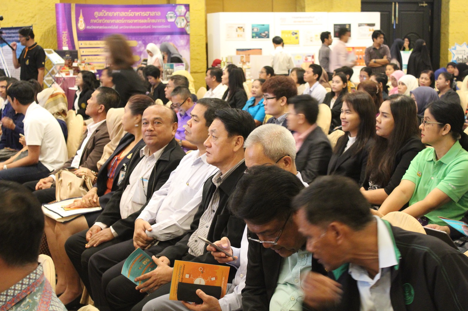 พช.ปัตตานี เข้าร่วมเวทีสานพลังประชารัฐปัตตานีขับเคลื่อนเศรษฐกิจและสังคม ภายใต้หัวข้อ “พลังวิจัยและนวัตกรรม นำเศรษฐกิจยุคใหม่สู่ภาคใต้ชายแดน”