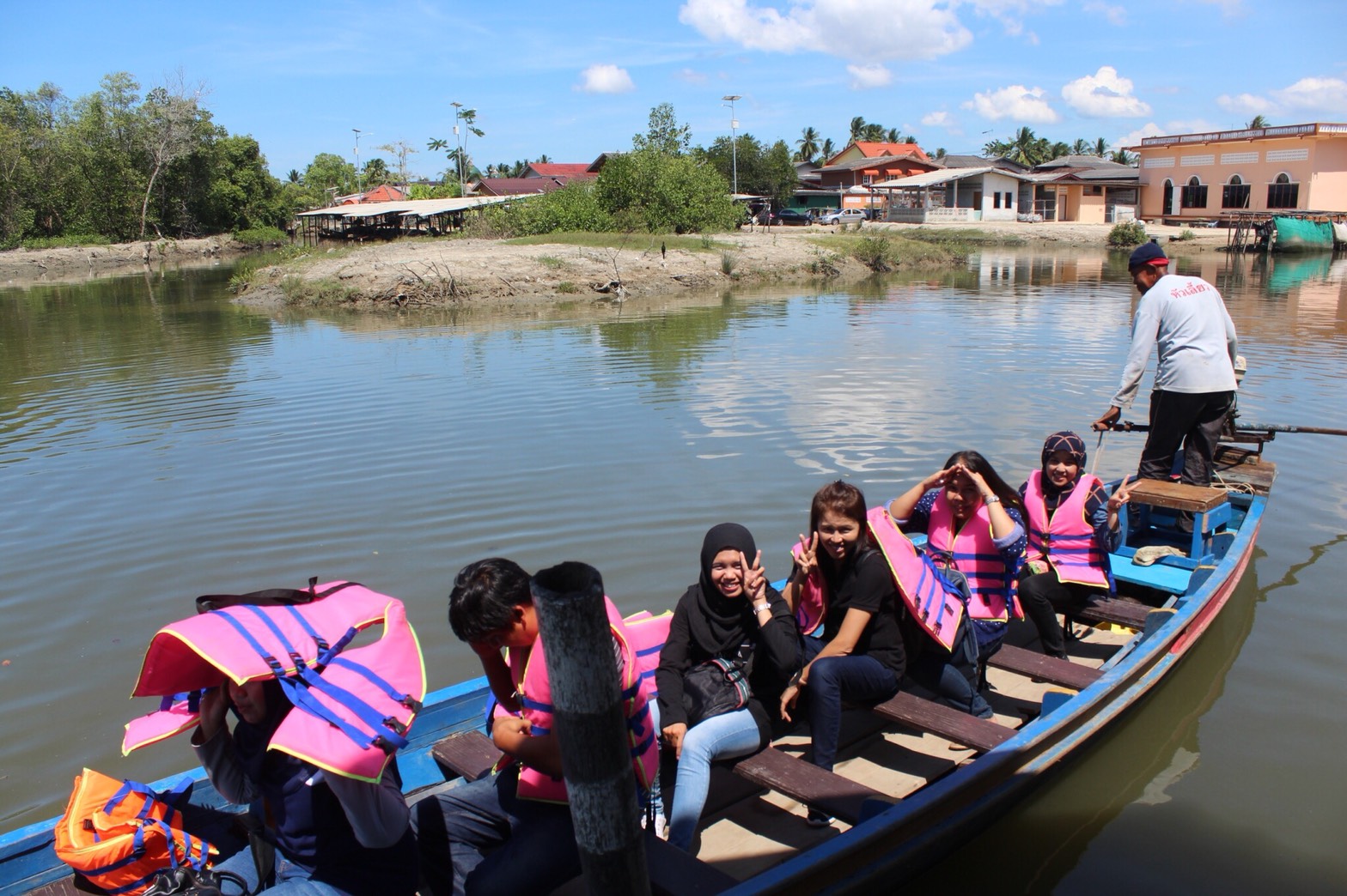 สำนักงานพัฒนาชุมชนจังหวัดปัตตานี ร่วมกับ บริษัทประชารัฐรักสามัคคีปัตตานี ลงพื้นที่อำเภอยะหริ่ง